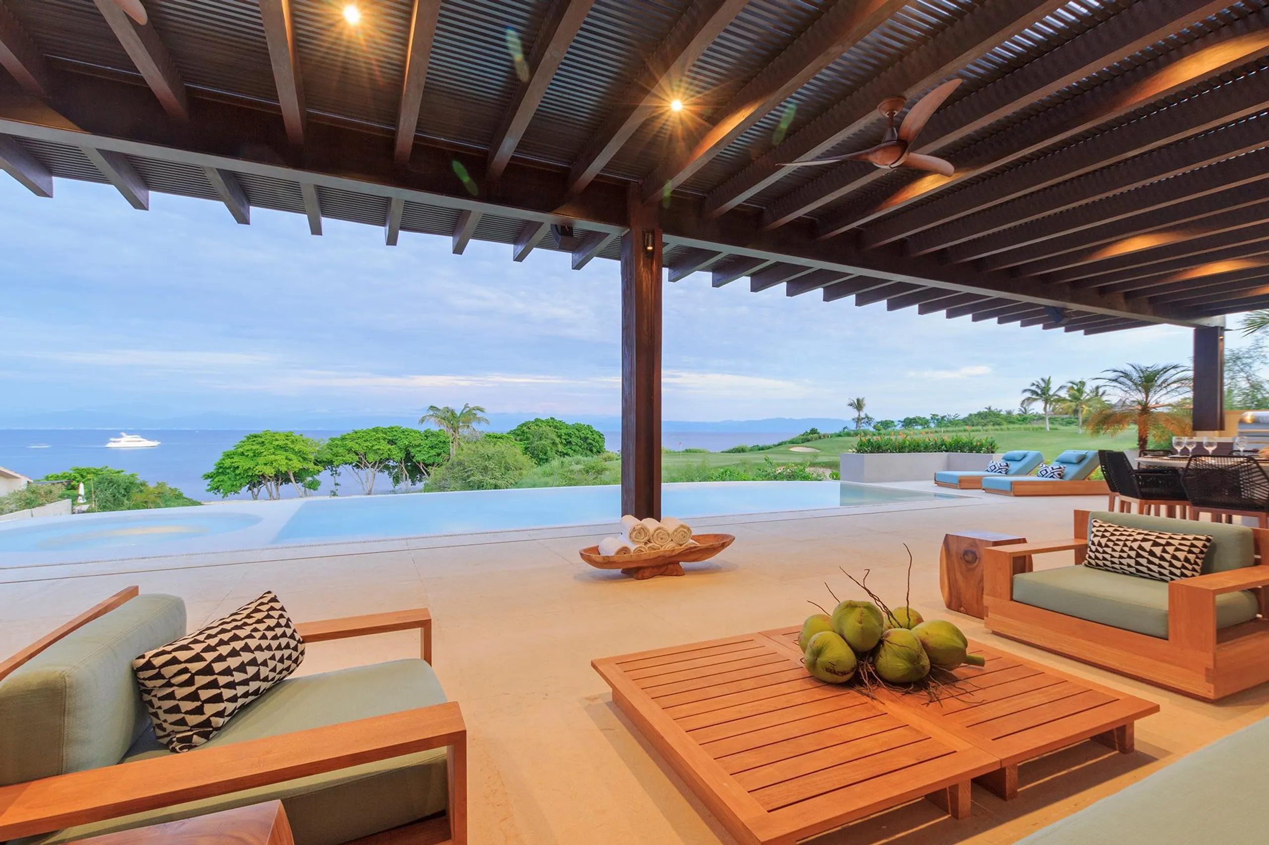 Porta Fortuna Luxury Villa with Private Infinity Pool and Amazing Views — photograph 3