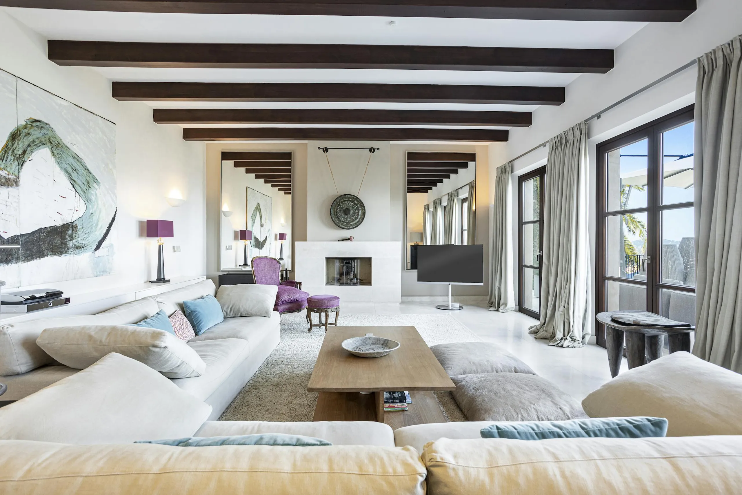 Abundant Oceanview Villa with Fireplace, Infinity Pool, and Fitness Room — photograph 8