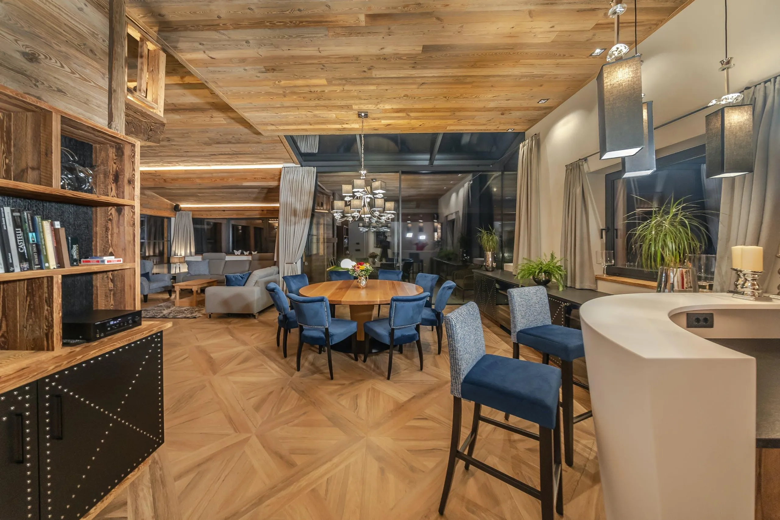 Majestic Chalet in Alps with Private Pool and Dolomite Views — photograph 9