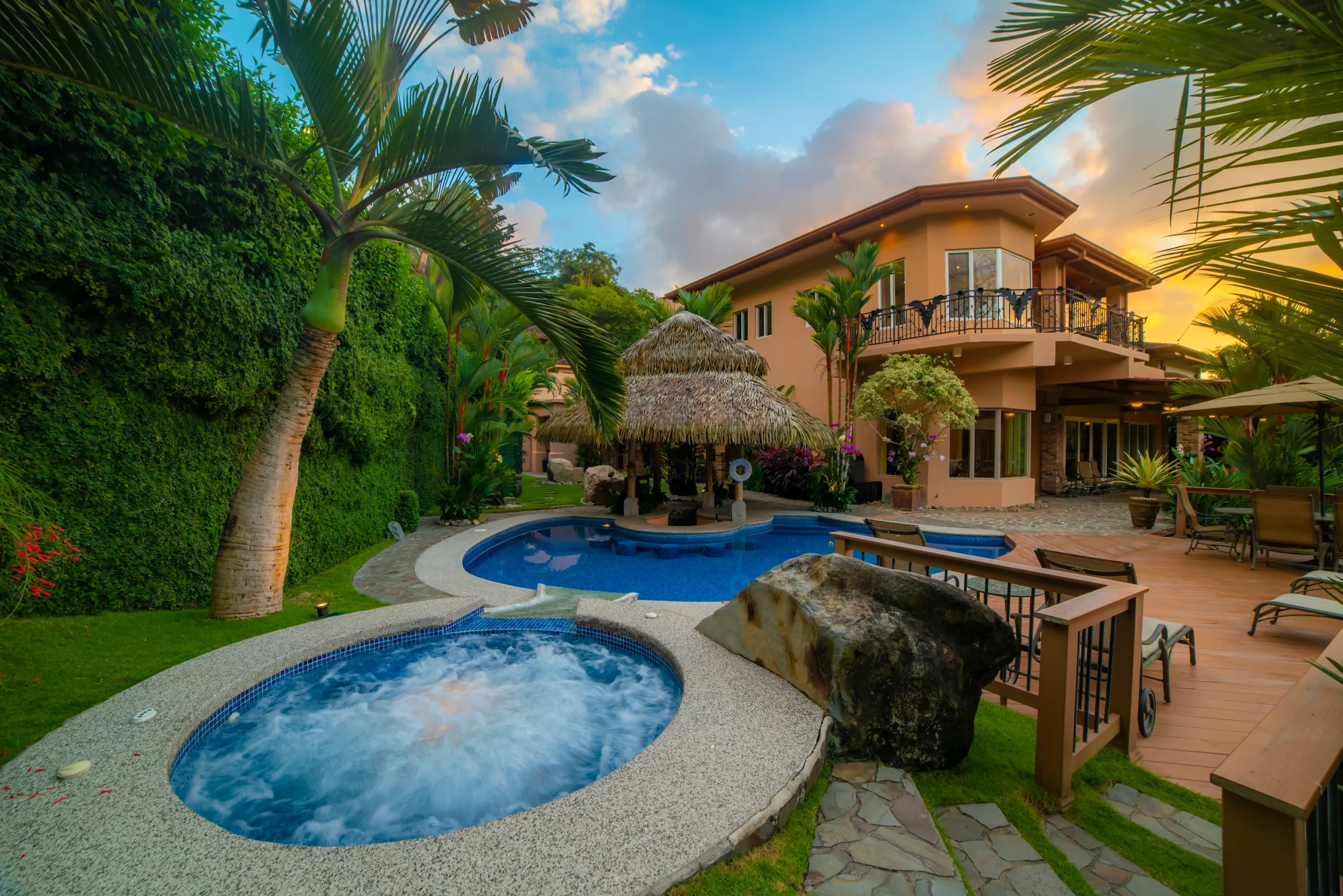 Spacious 5-Bedroom Los Sueños Villa with Infinity Pool, Golf & Marina Nearby, Los Suenos