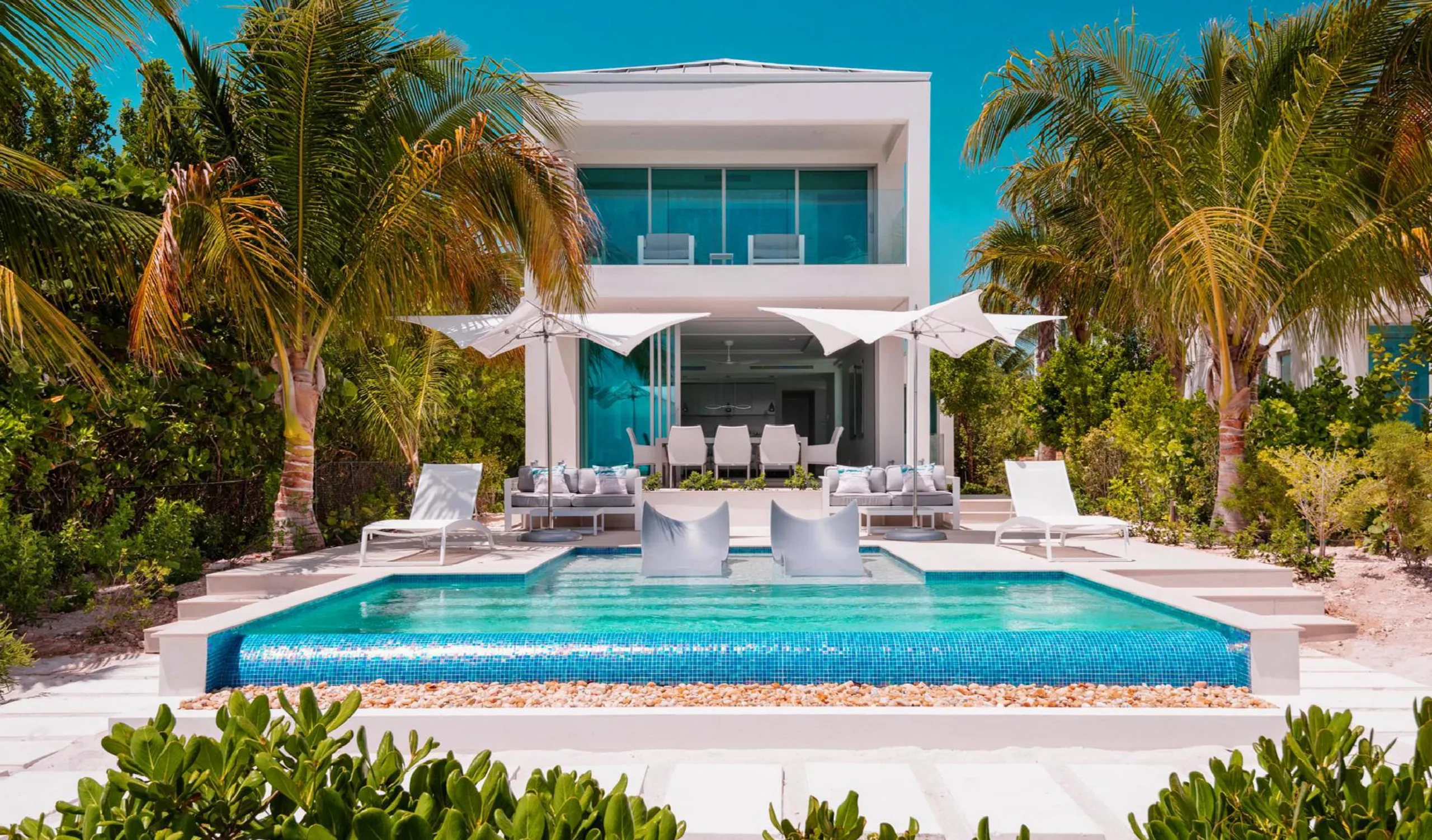Grace Bay Beachfront Villa, Steps to the Beach with Private Infinity Pool, Grace Bay