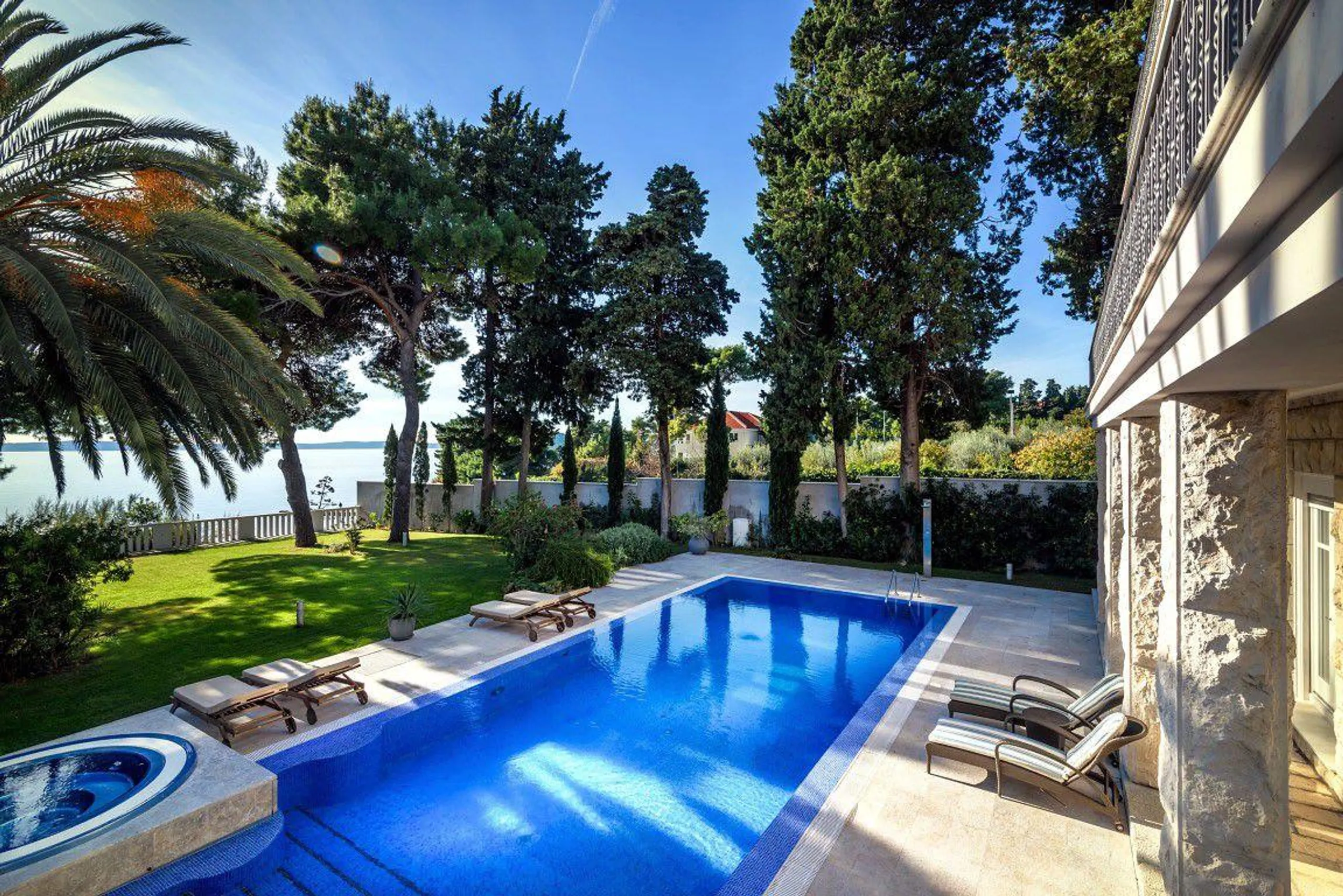 Upscale Picturesque Villa with Private Pool and Jacuzzi, Split