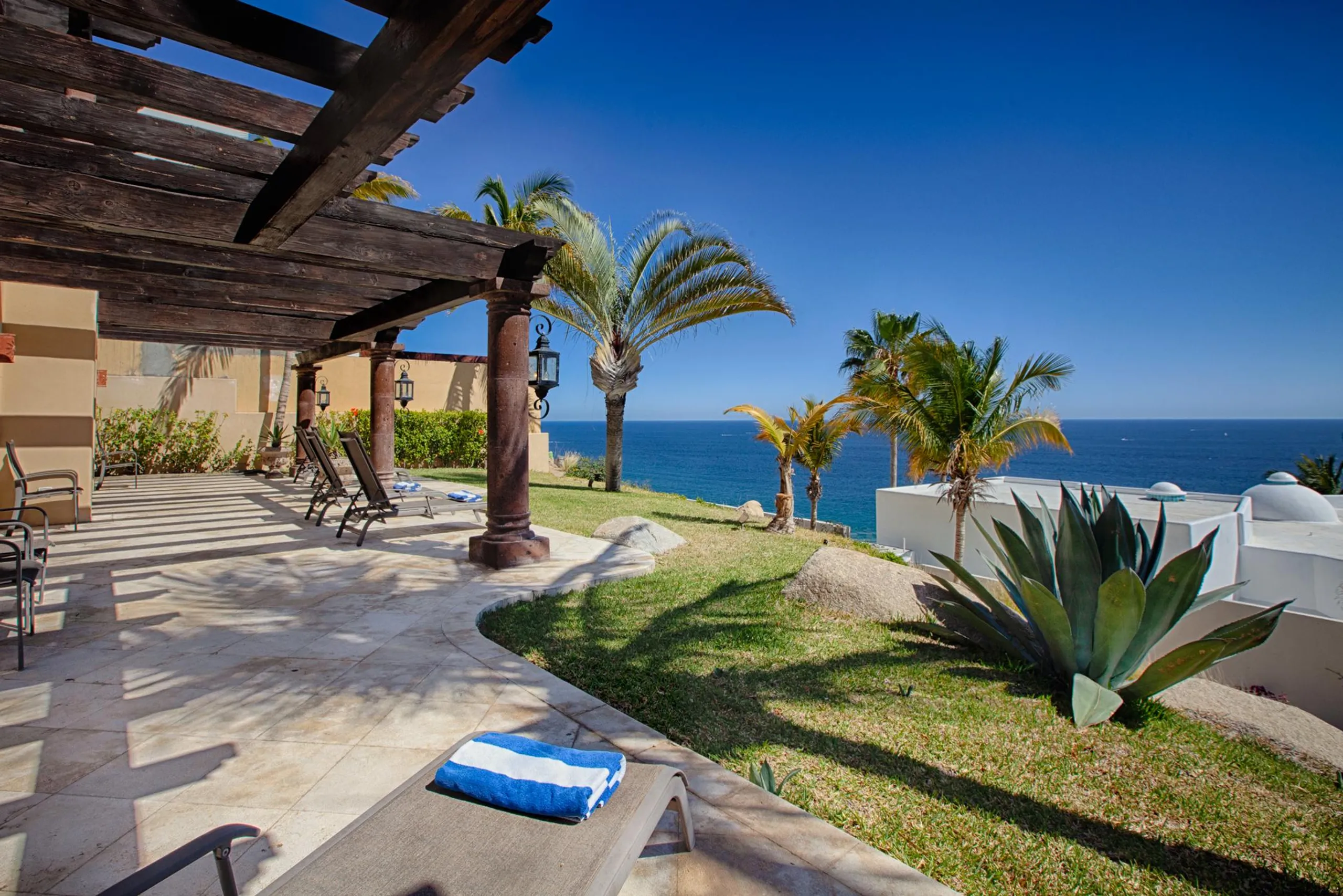 Magnificent Pedregal Estate with Infinity Pool and Ocean Views — photograph 5