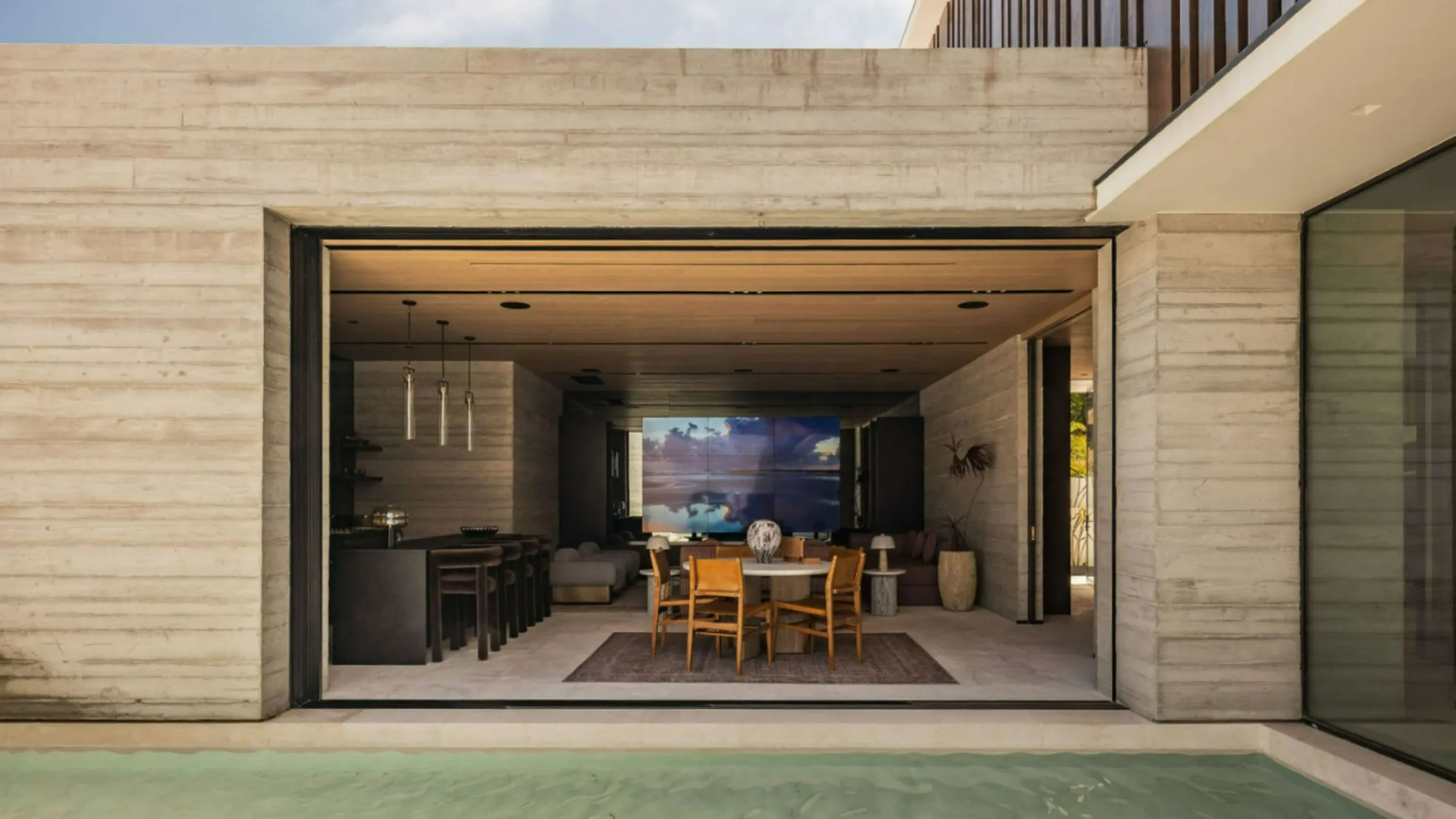 Iconic Point Dume Estate with Private Surf Access, 70-Foot Pool & Luxe Design — photograph 12