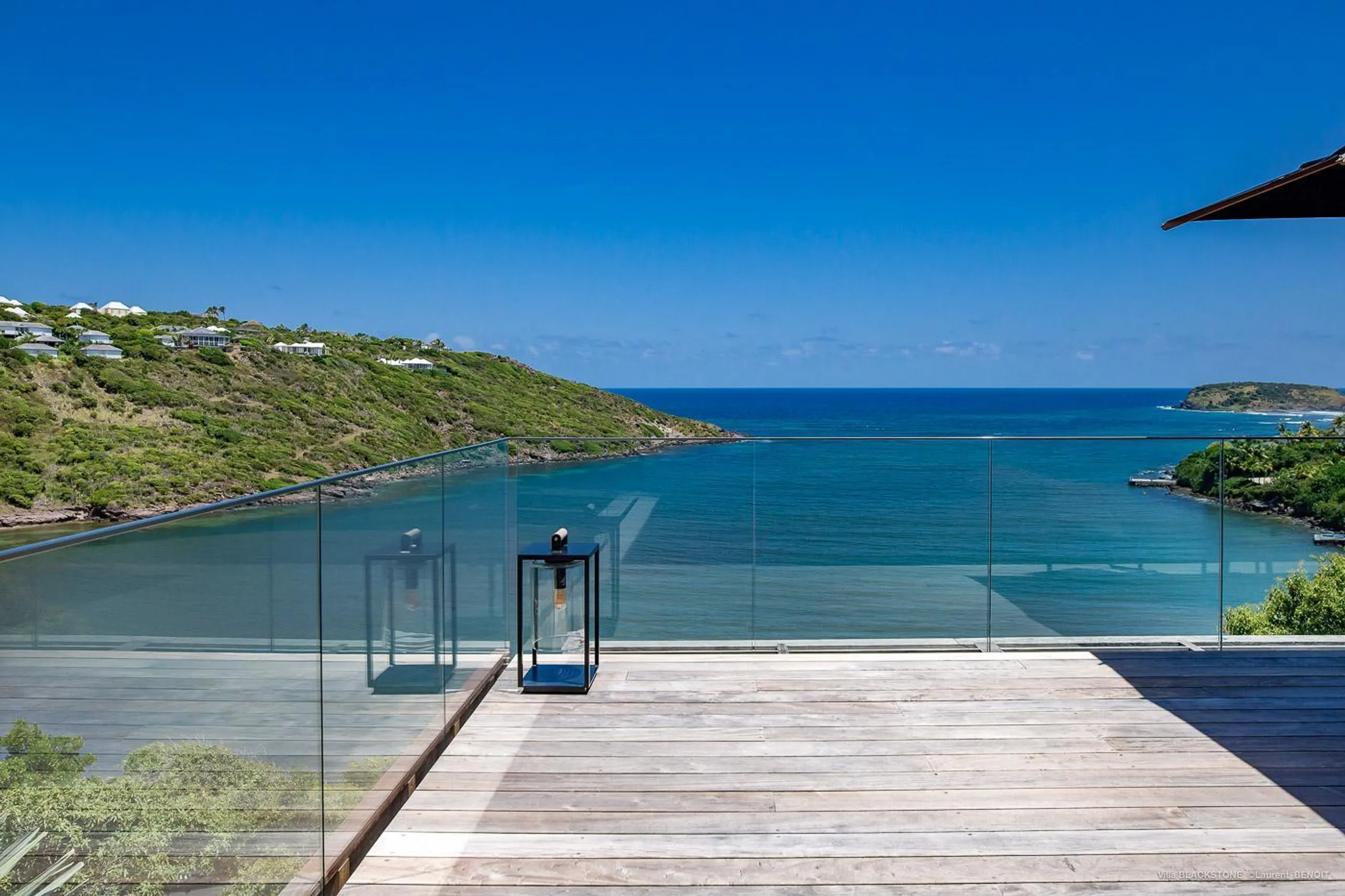 Magnificent Marigot Luxury Estate with Private Pool and Ocean View Dining — photograph 4
