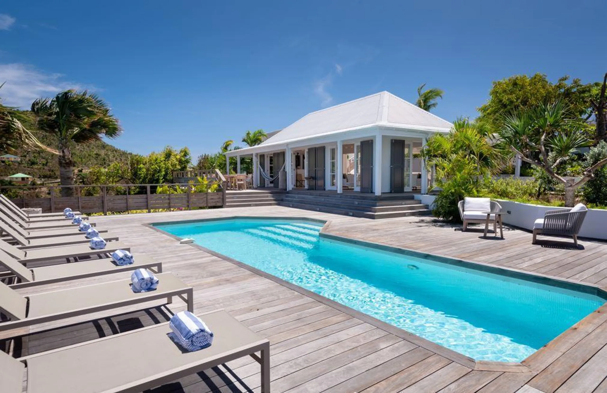 Tropical Paradise Villa in the Hills of Vitet — photograph 4