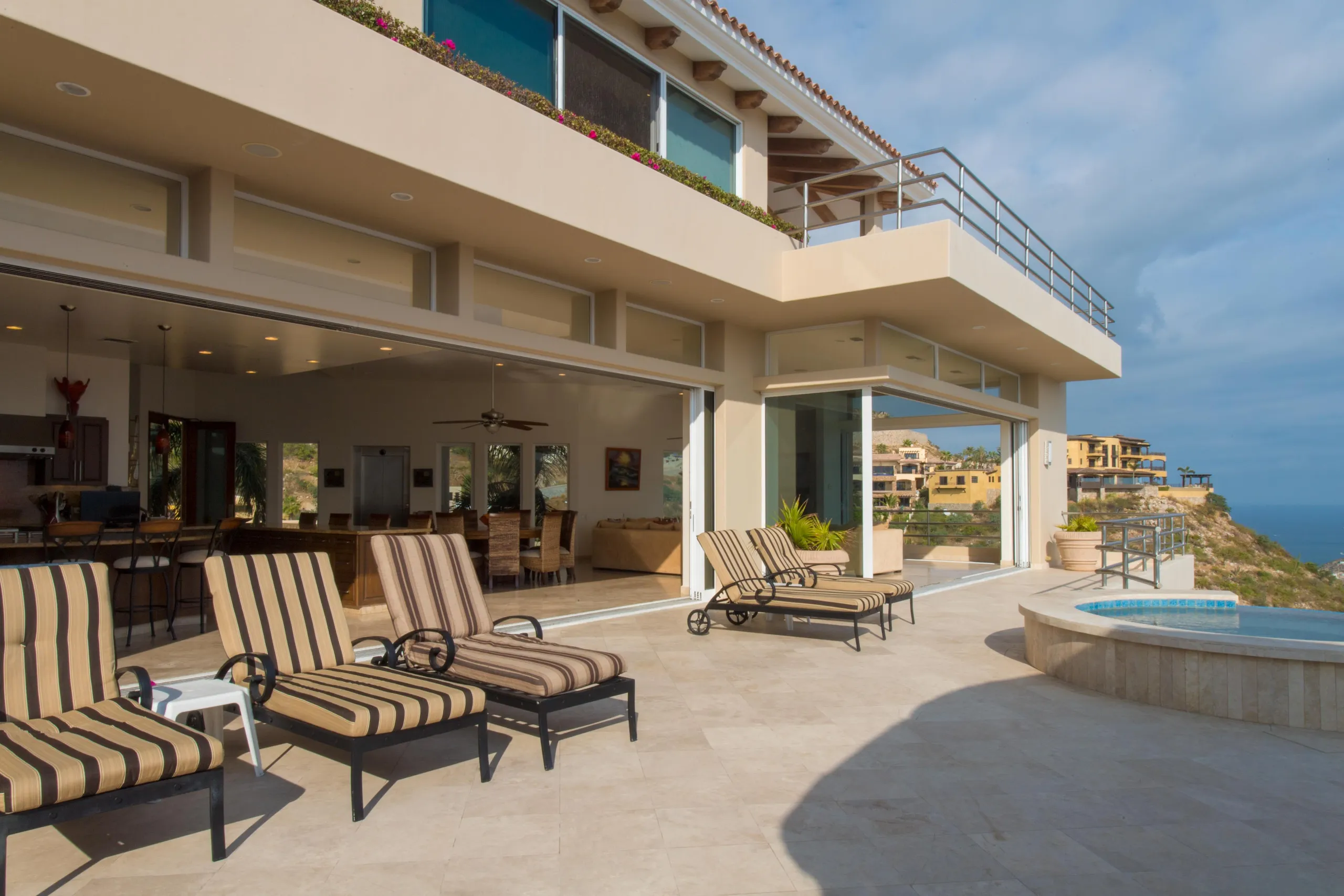 7BR Pedregal Villa with Ocean Views, Theater & Infinity Pool — photograph 4