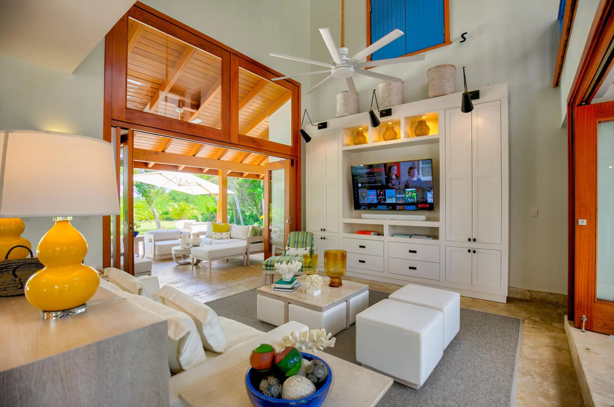 Idyllic Villa with Private Pool Surrounded by Golf Courses and Lush Green Meadows — photograph 10