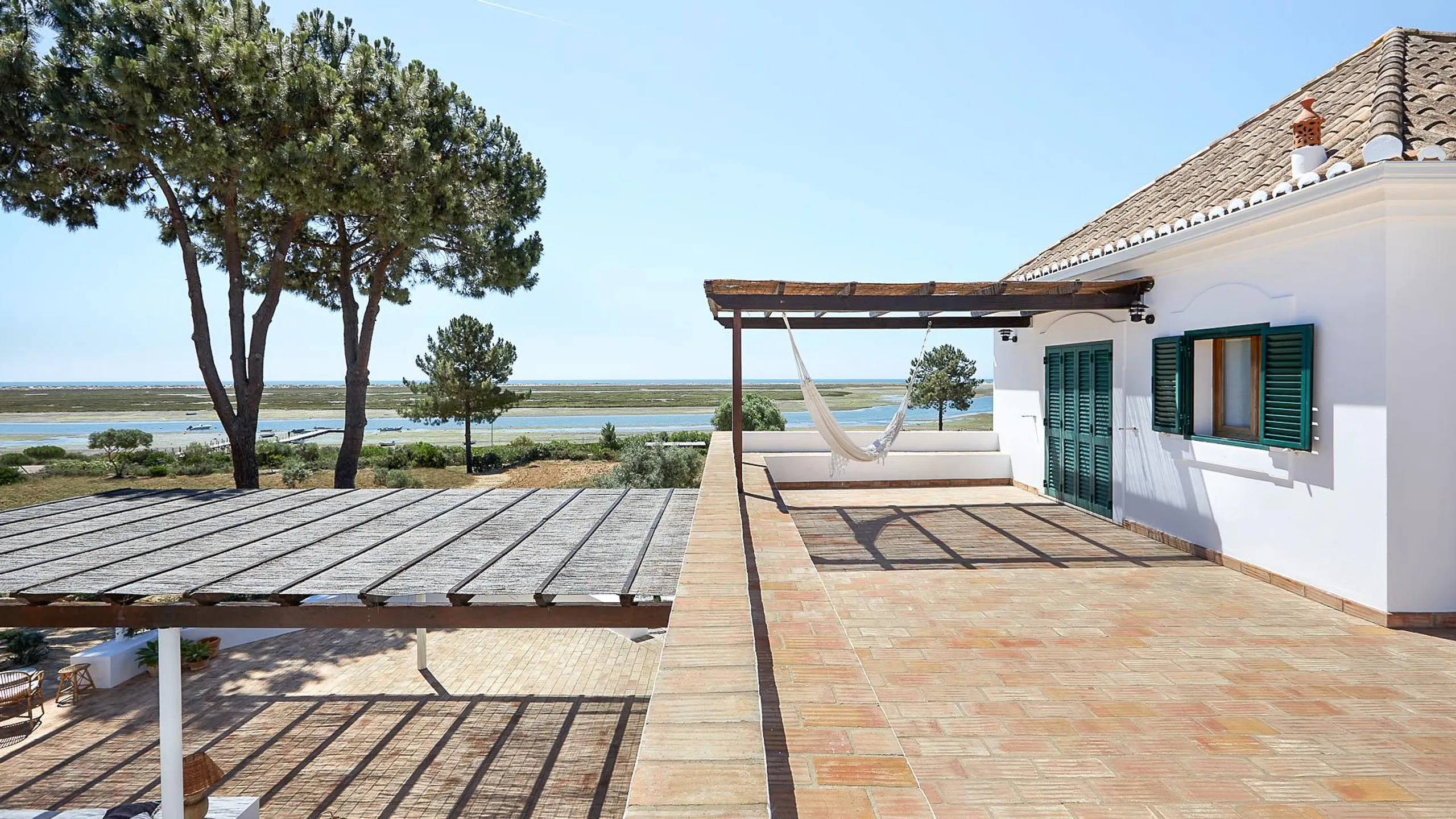 Gleaming Beachside Villa with Two Private Pools and Underfloor Heating — photograph 2