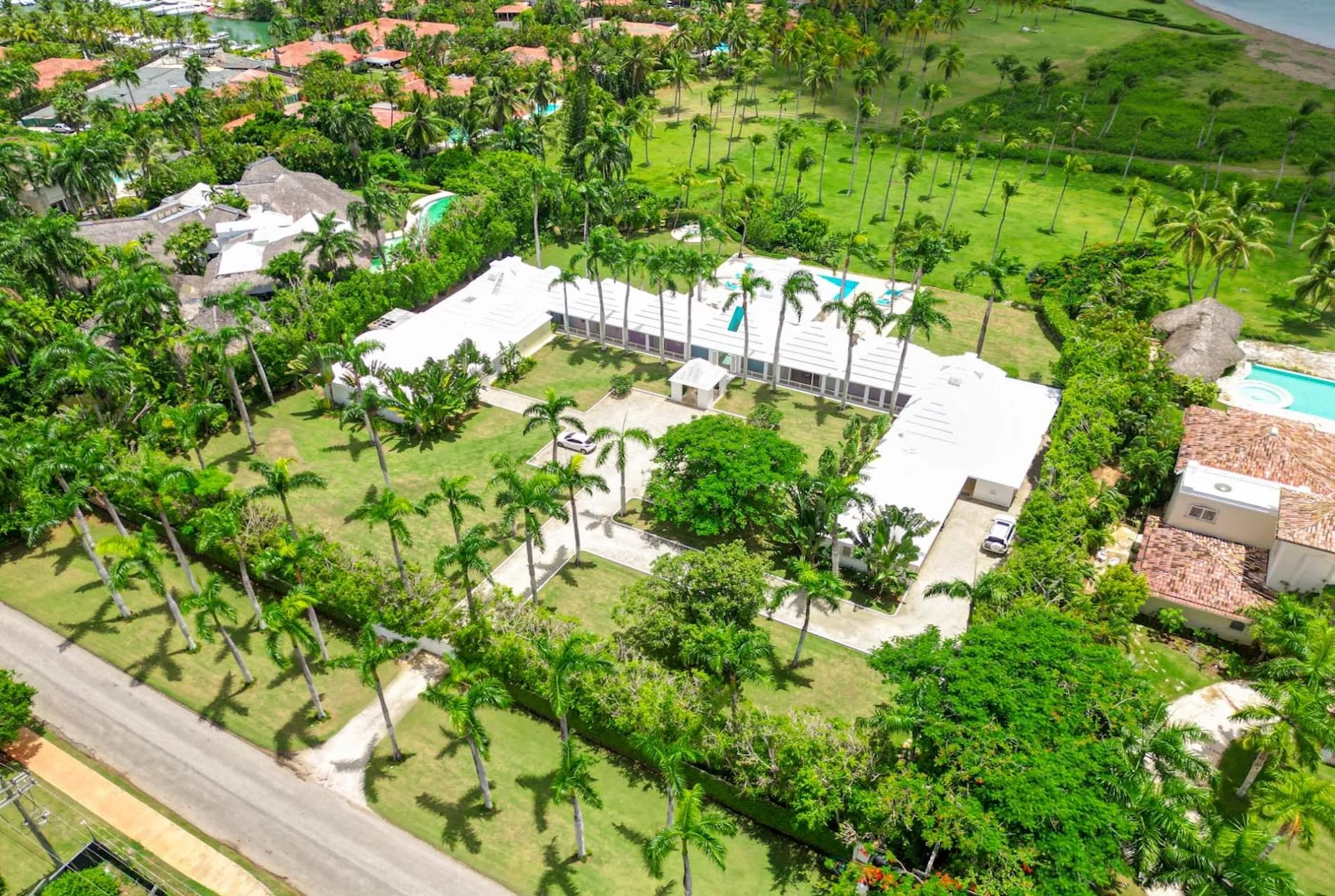 Elegant Villa with Private Pool, and Overlooking the Casa de Campo Marina — photograph 5