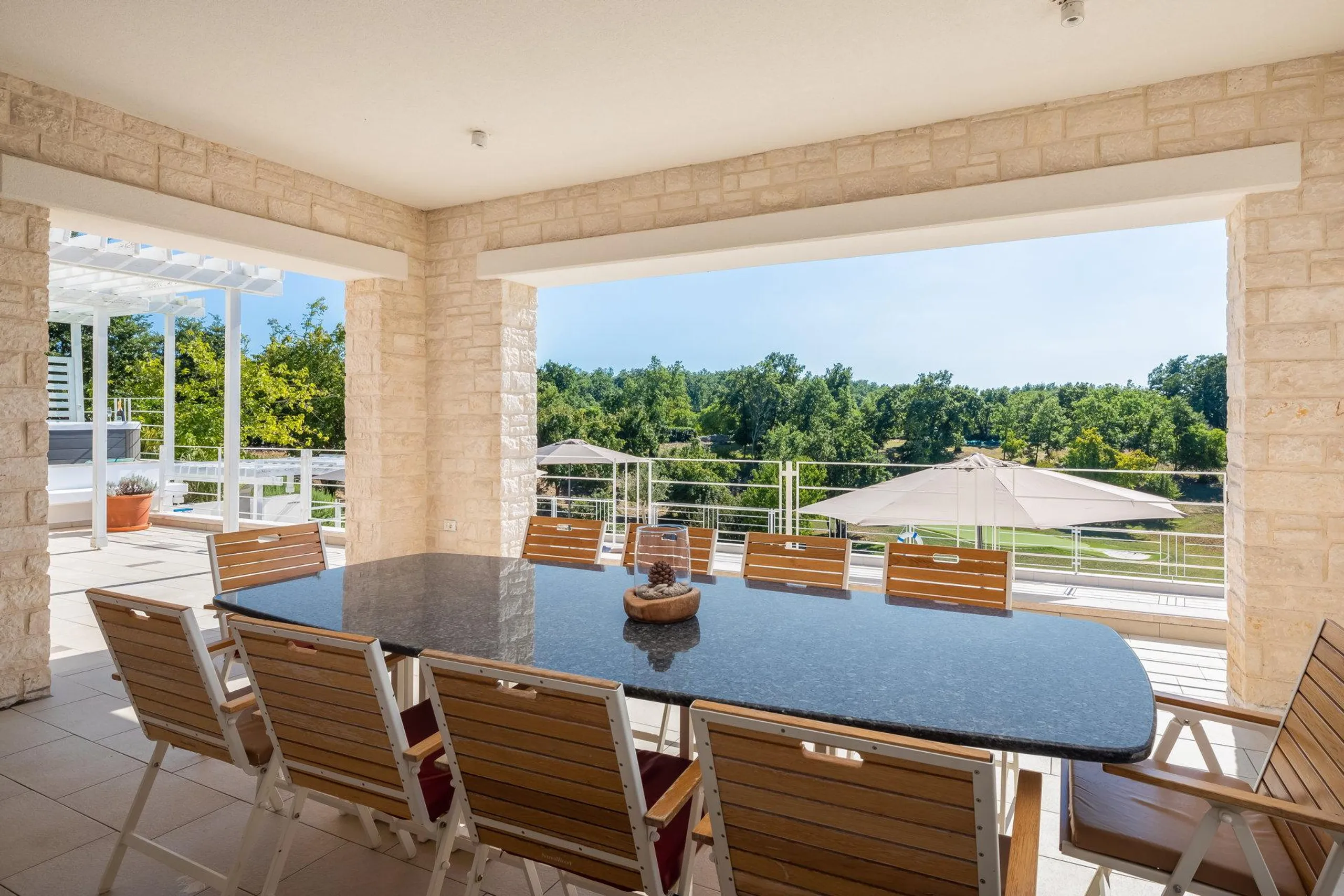 Awe-inspiring Private Complex with 3 Pools for Large Groups in Istria's Countryside — photograph 11