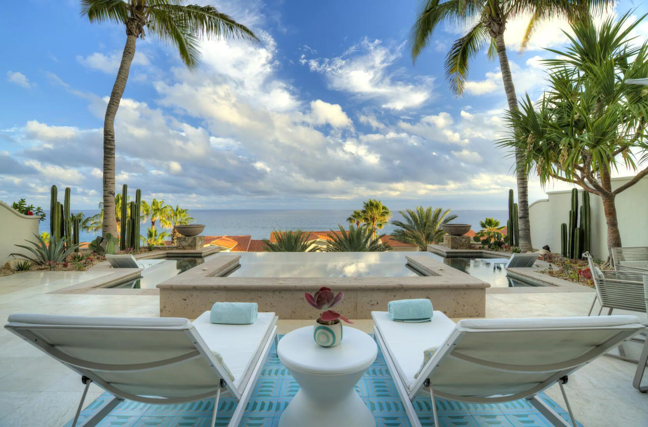 Elegant Palmilla Luxe Retreat with Infinity Pool and Sweeping Ocean Views — photograph 4