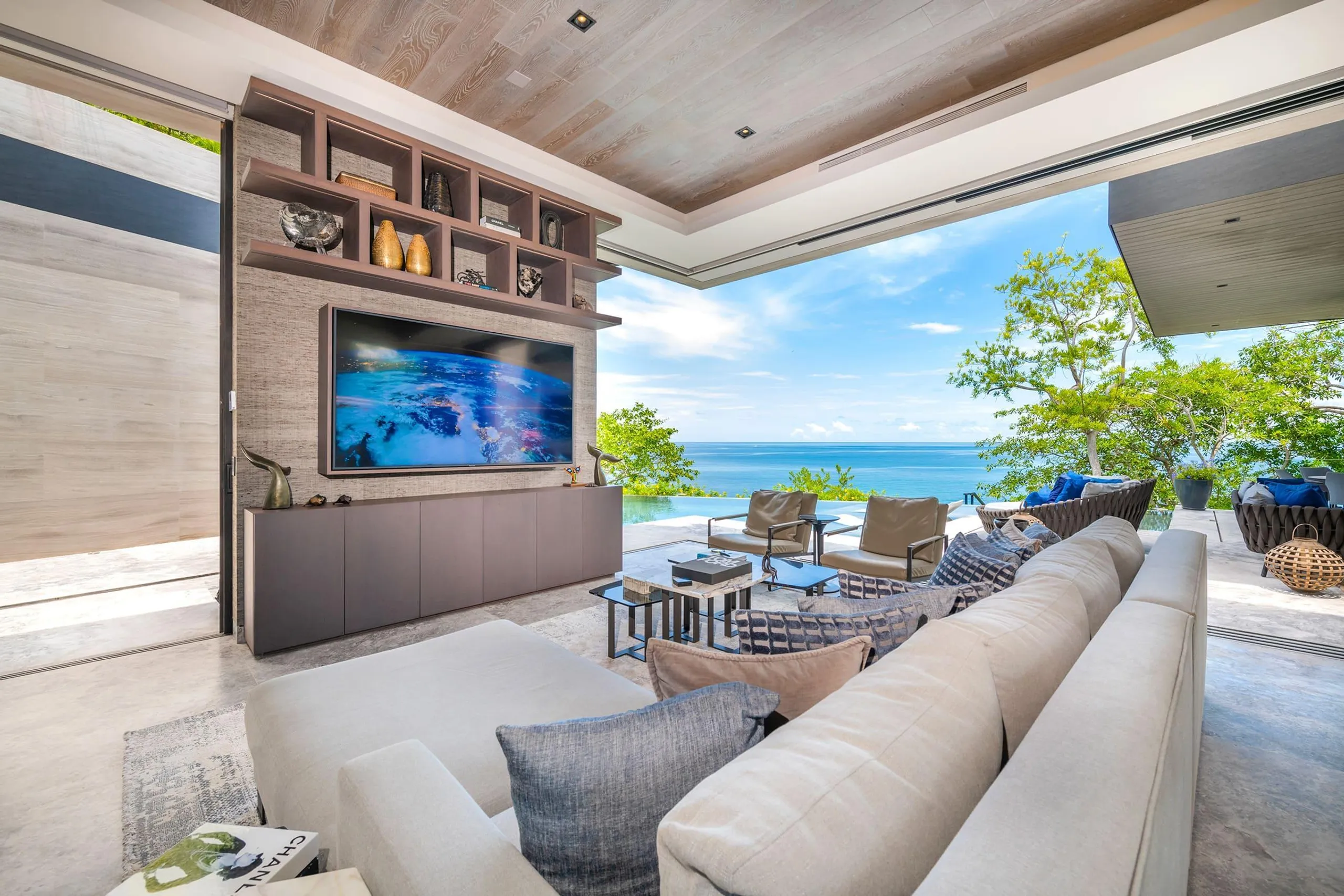 Iyari Exclusive Luxury Villa with Infinity Pool and Stunning Views — photograph 10
