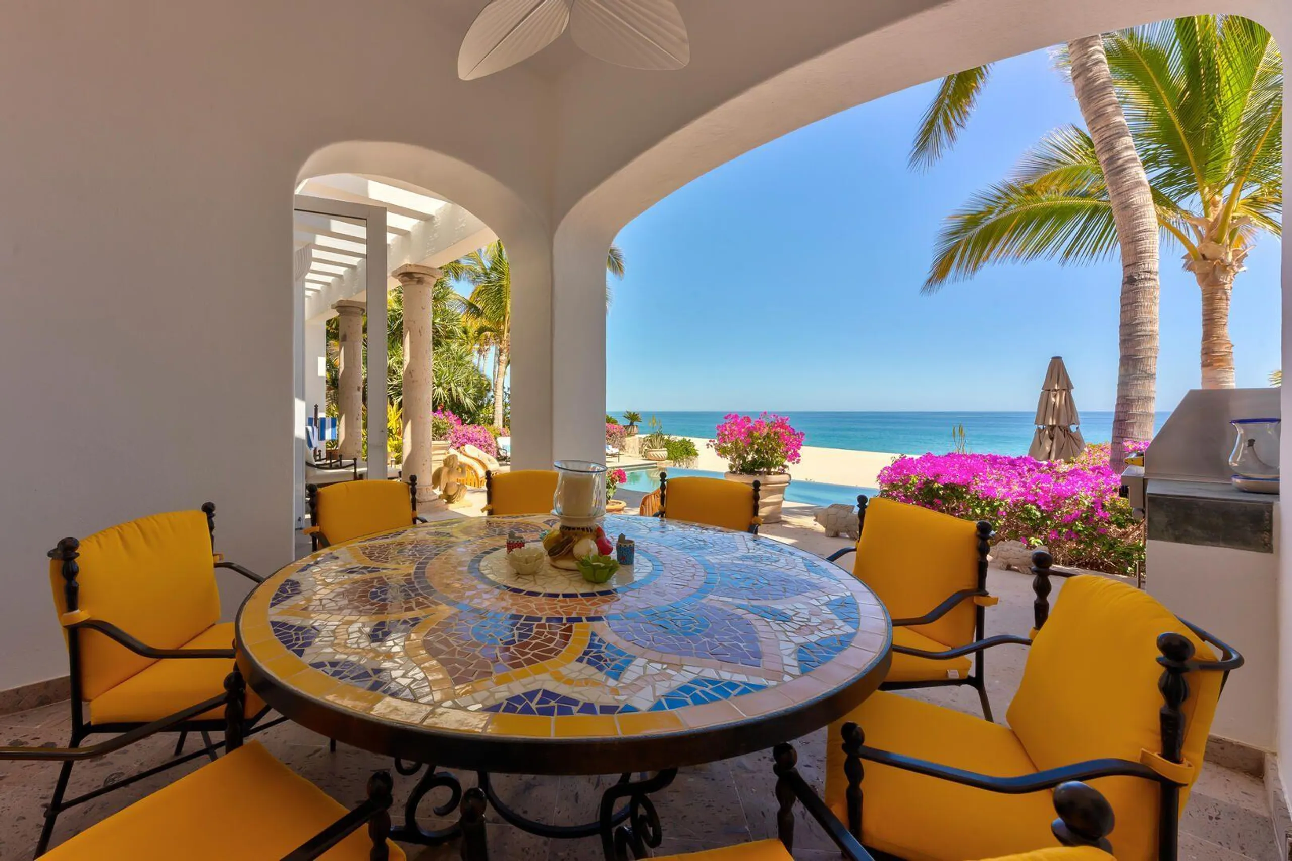 Contemporary Villas Del Mar Luxe Beachfront Estate with Infinity Pool — photograph 11