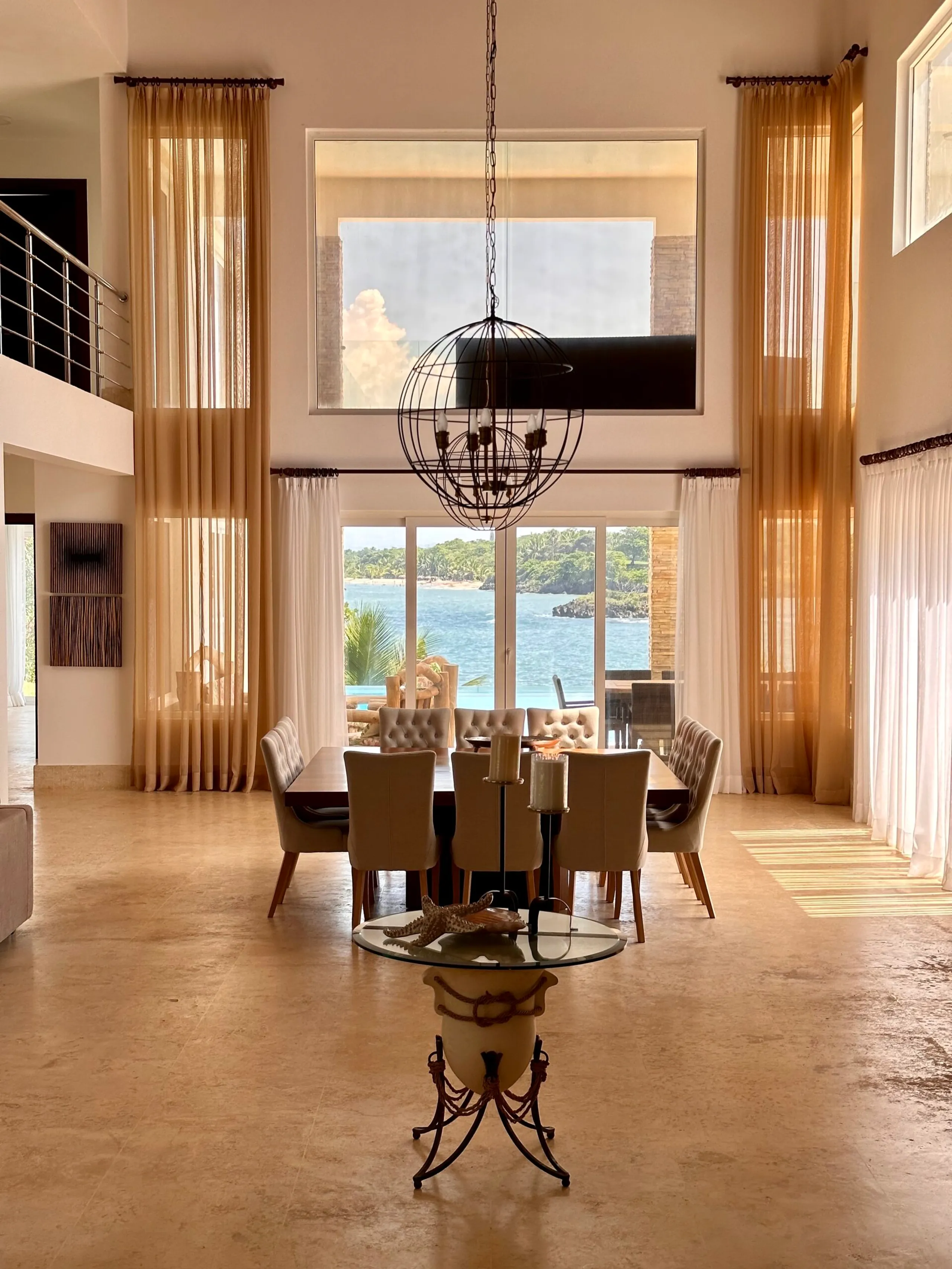 Refreshing 6BR Getaway with Infinity Pool Area, Large Terrace and Beach Access — photograph 5