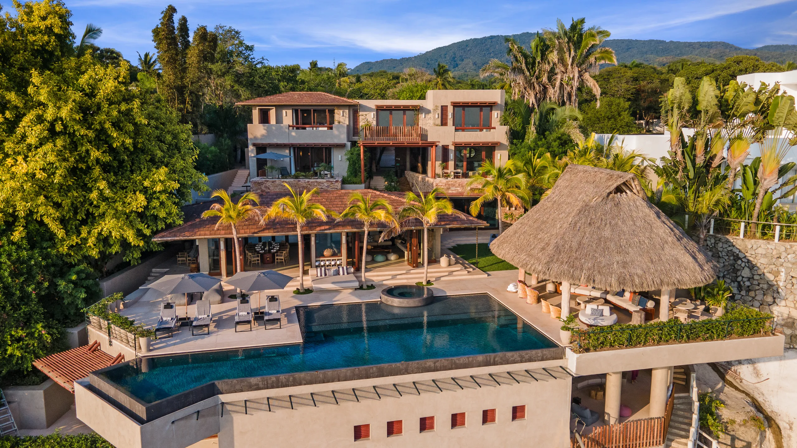 Exquisite Punta de Mita Villa with with Private Beach, Infinity Pool & Oceanfront Living, Punta de Mita