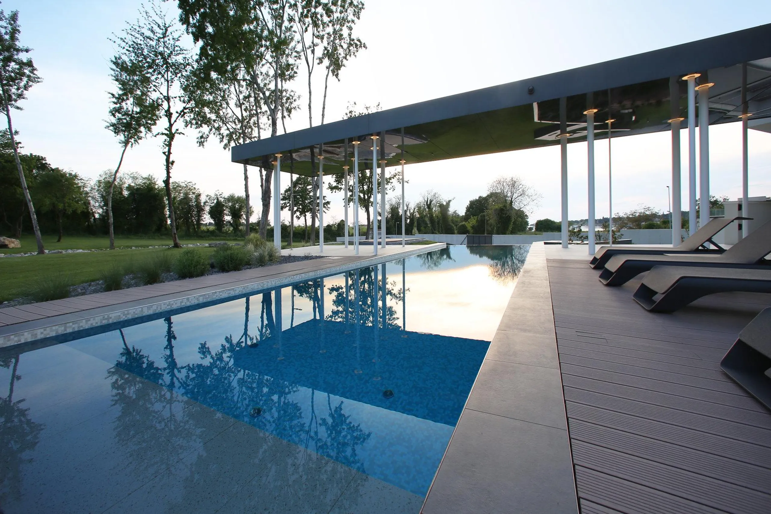 Exquisite Styled Villa with Private Pool, Gym and Sauna — photograph 6