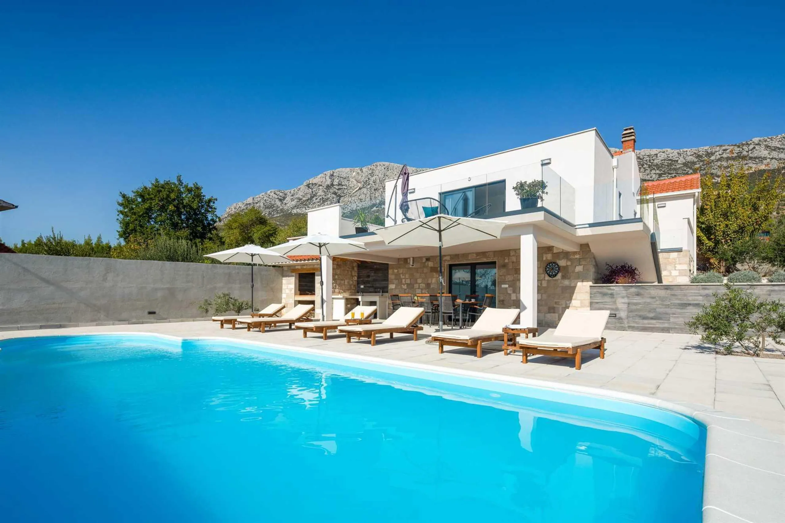 Stylish Adriatic Sea Villa with Private Pool and Amazing Views — photograph 4