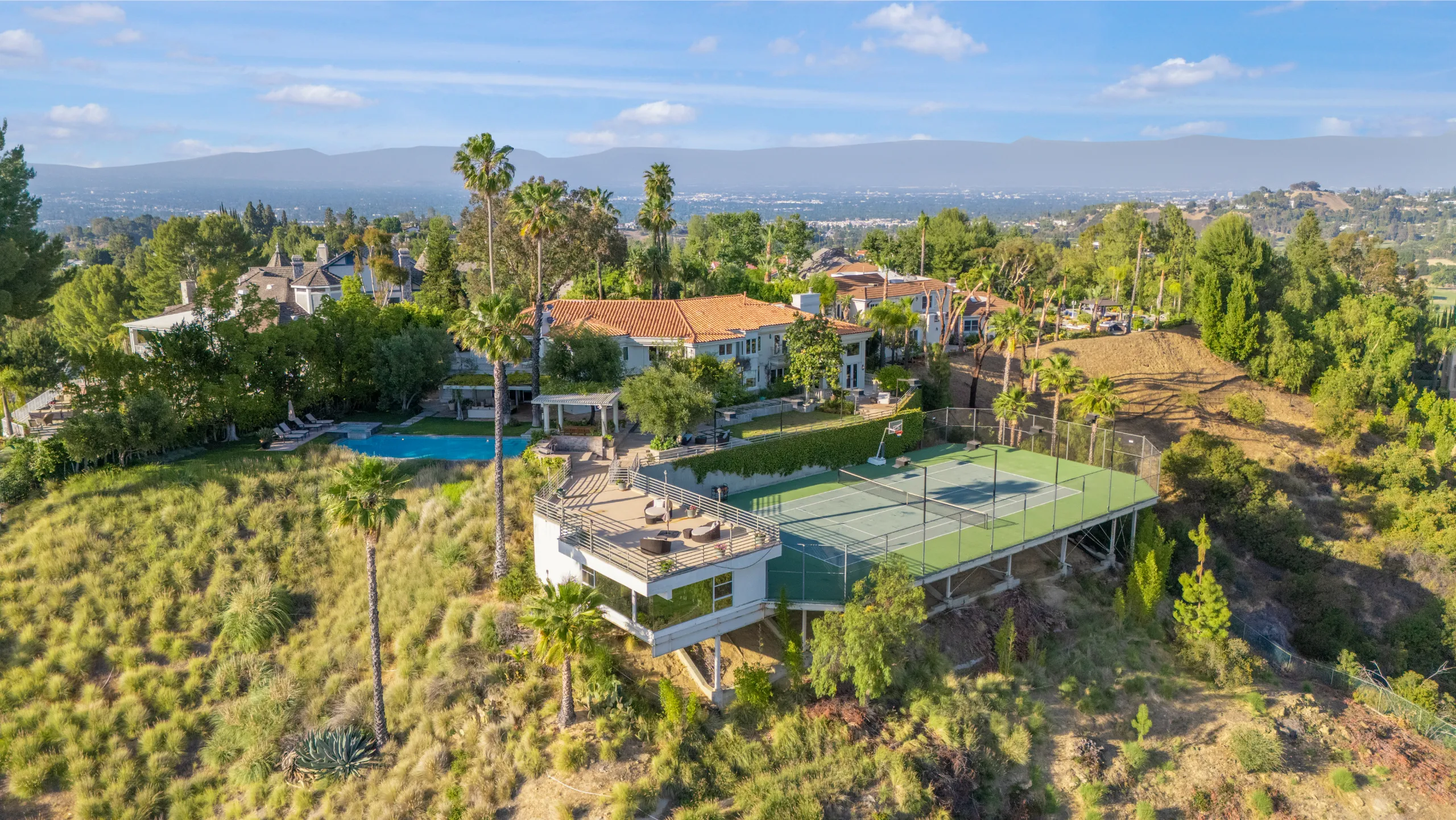 Tarzana Hillside Estate with Private Pool and 180° Valley Views, Los Angeles