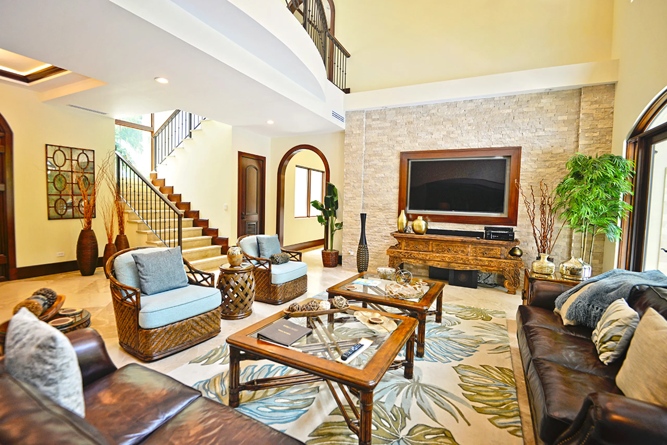 Serene Rainforest Villa with Private Pool and Beach Club Access — photograph 12