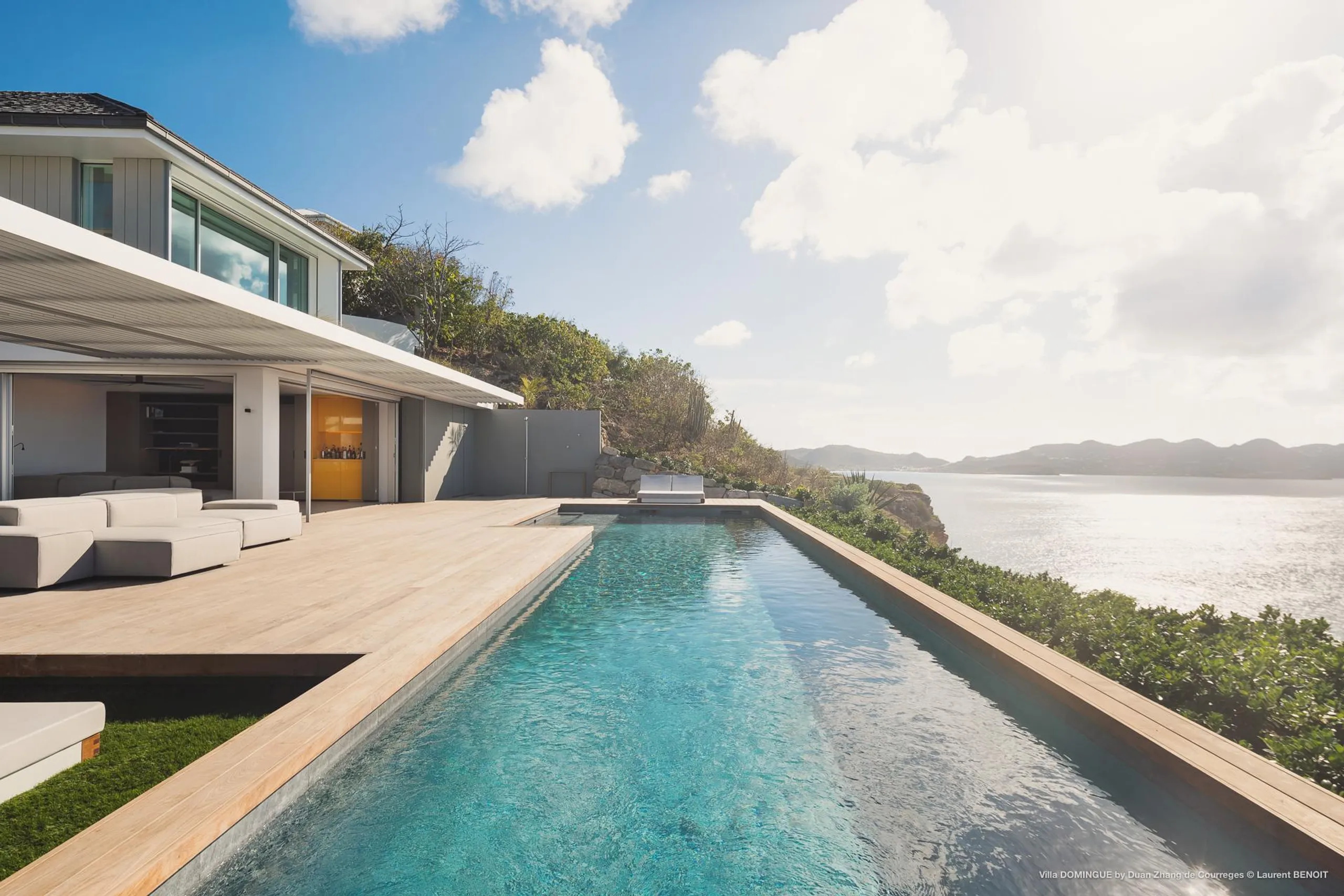 Dignified Oceanside Villa with Private Pool and Fitness Room — photograph 5