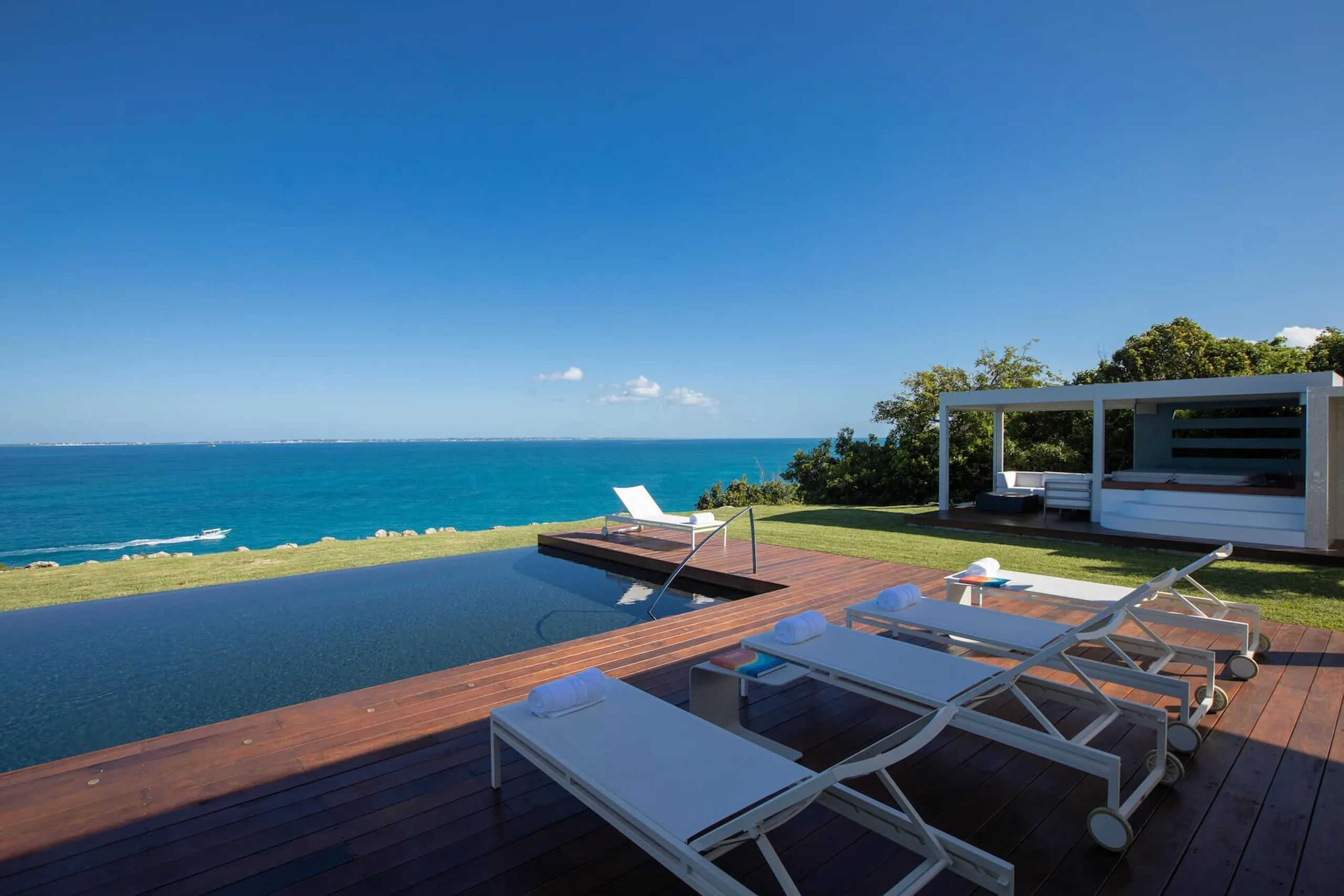 Modern Clifftop Villa in a Tropical Garden with Caribbean Sea View — photograph 5