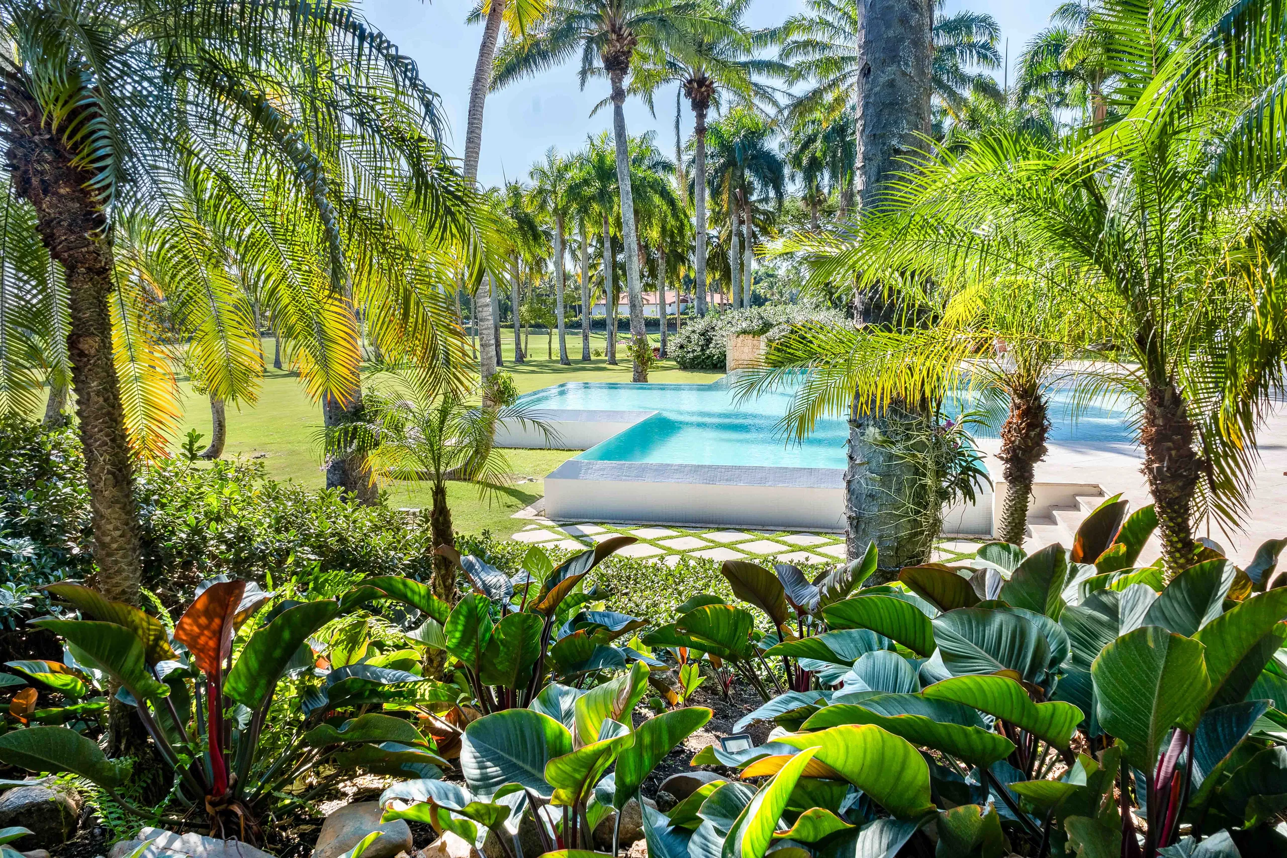 Outstanding Oceanview Villa with Gorgeous Pool — photograph 4