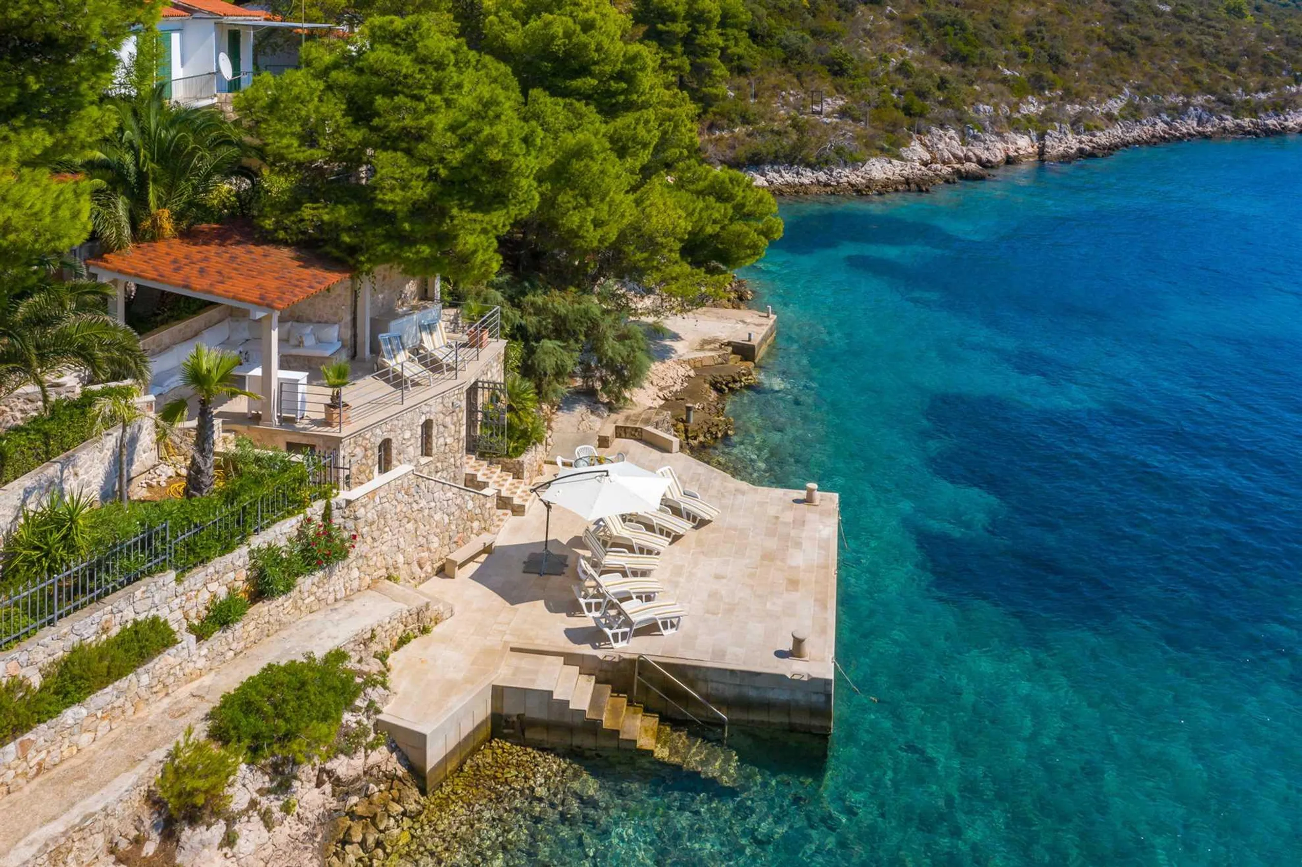 Seaside Villa with Private Pool and Boat Berth in Idyllic Uljeni Bok Bay — photograph 6