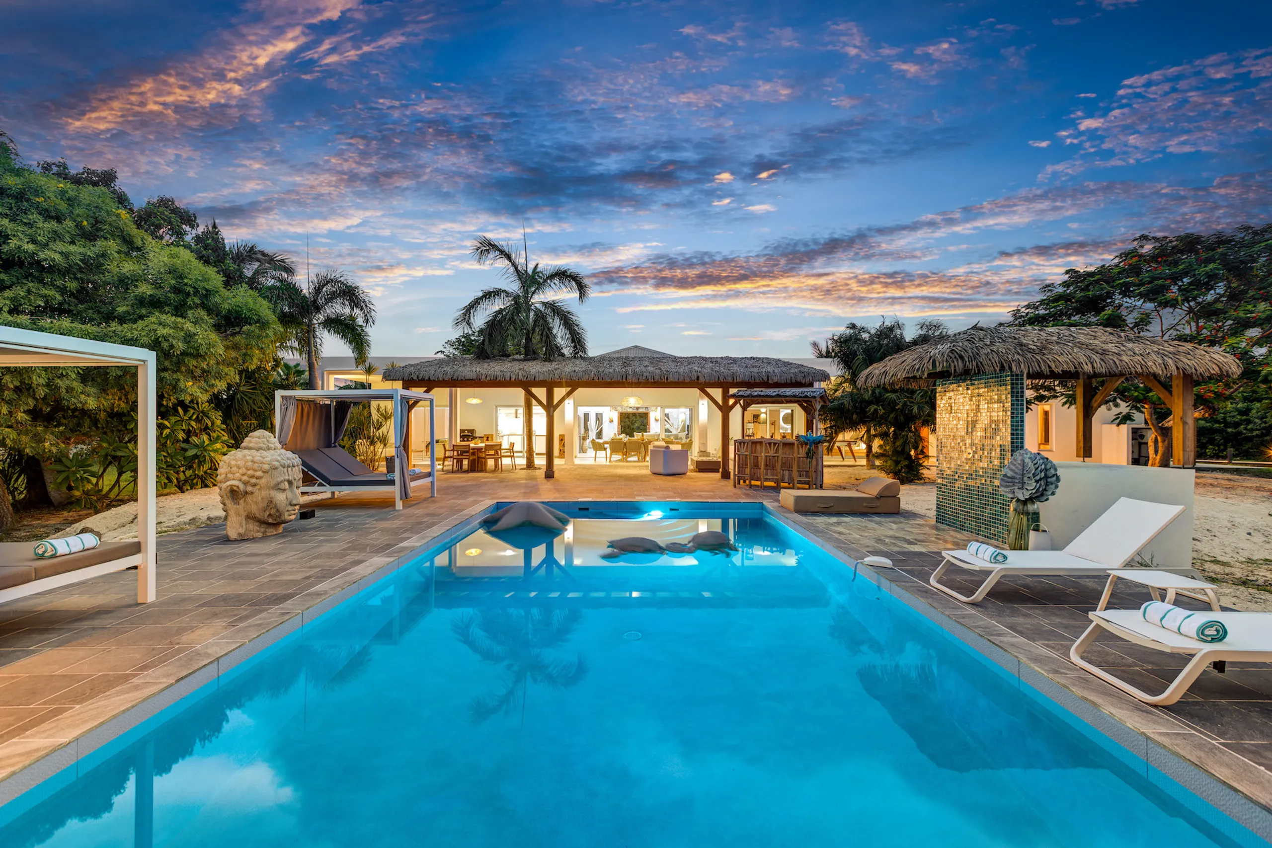 Elegant Terres Basses Villa with Pool, Jacuzzi & Private Garden Oasis — photograph 5
