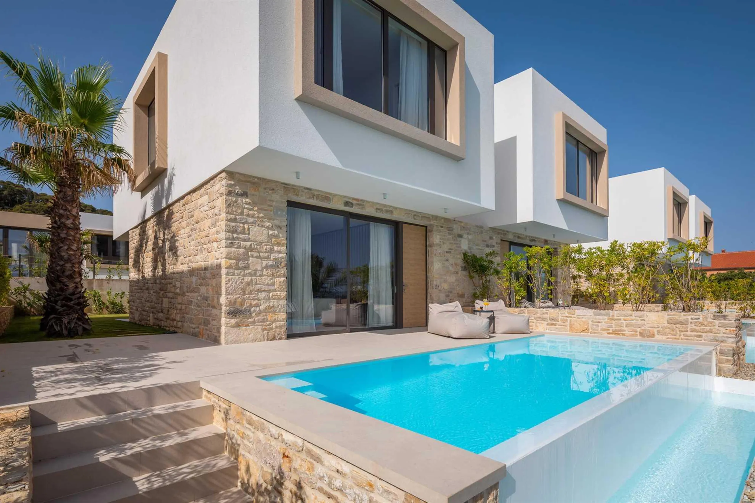 Gleaming Villa with Pool with Endless Sea on the Horizon, Tkon