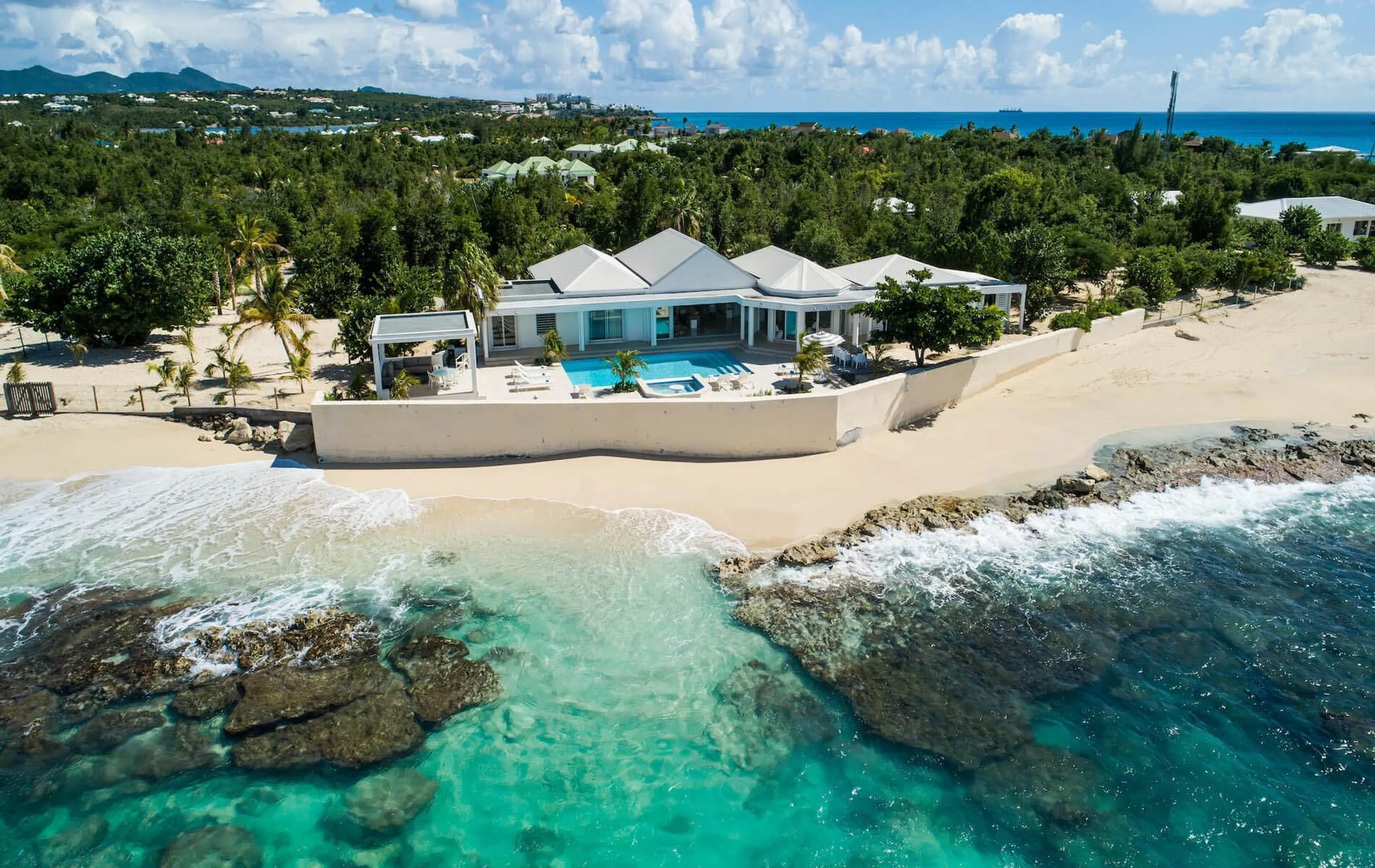 Contemporary Plum Bay Beach Front Villa with Private Pool VILLAWAY®, Plum Bay