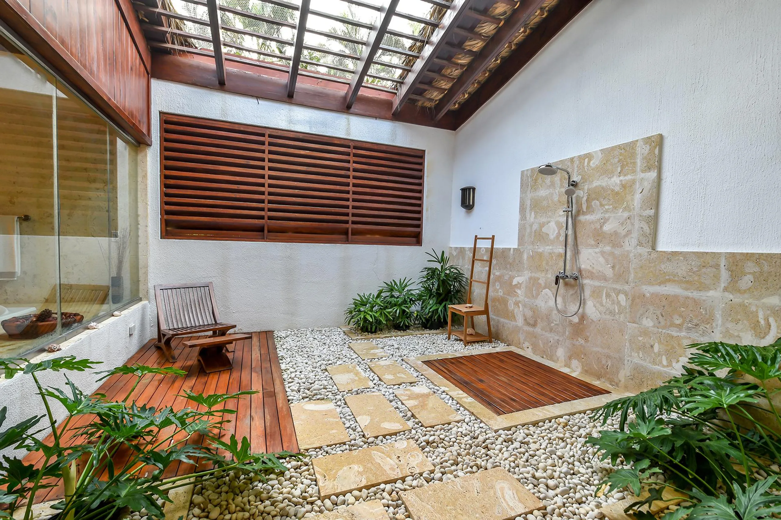 Breathtaking 7BR Villa with Private Pool and Minitas Beach Nearby — photograph 10