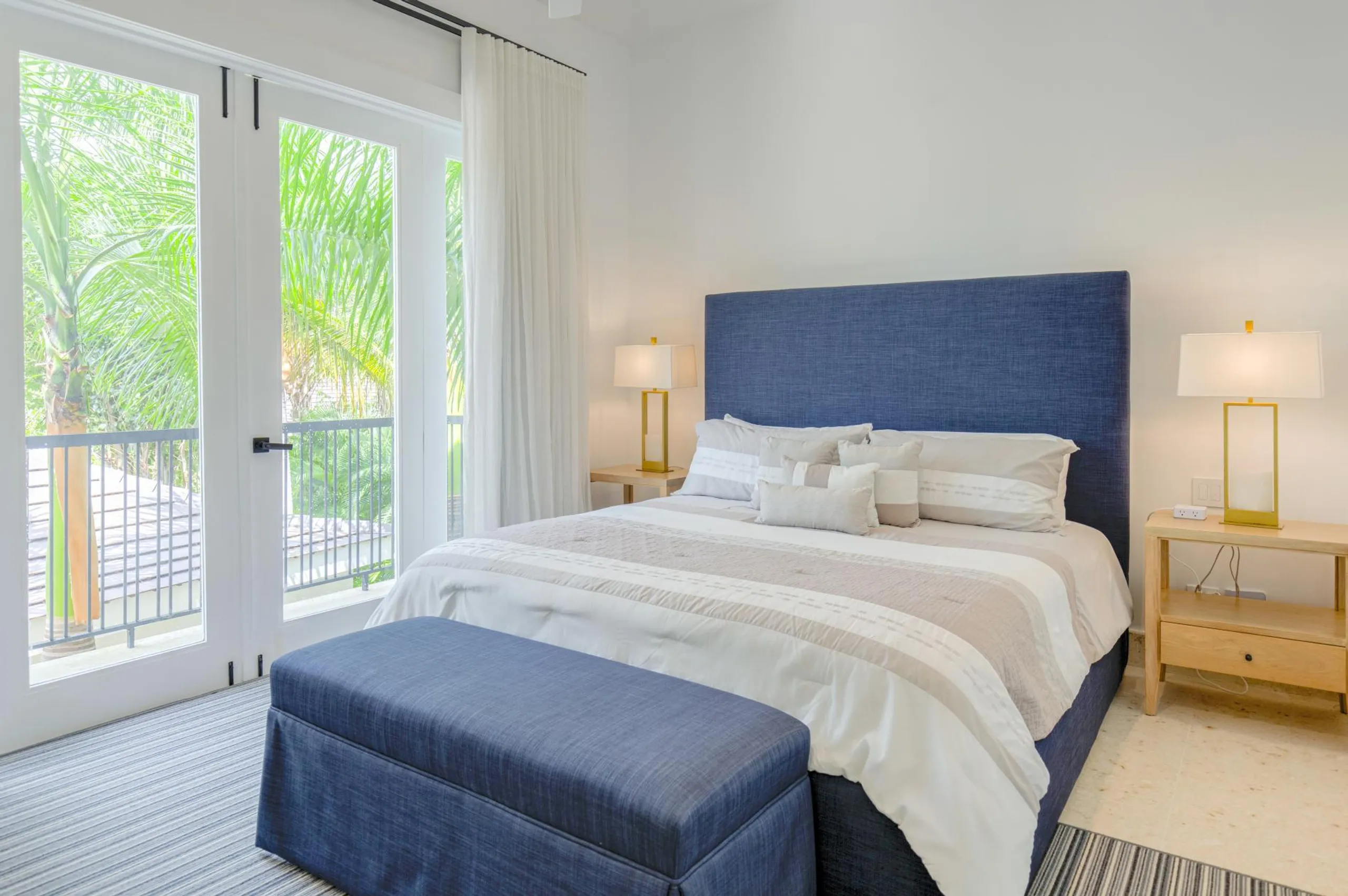 Exquisitely Furnished Villa with Private Pool, Green Meadows and Golf Courses — photograph 11