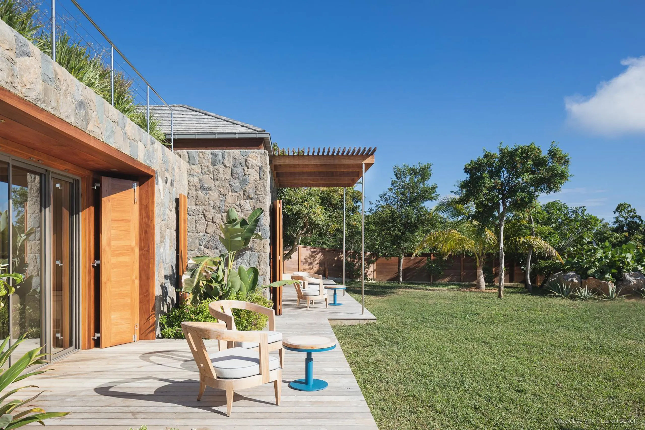 Contemporary Architectural Luxe Estate with Infinity Pool and Panoramic Views — photograph 6