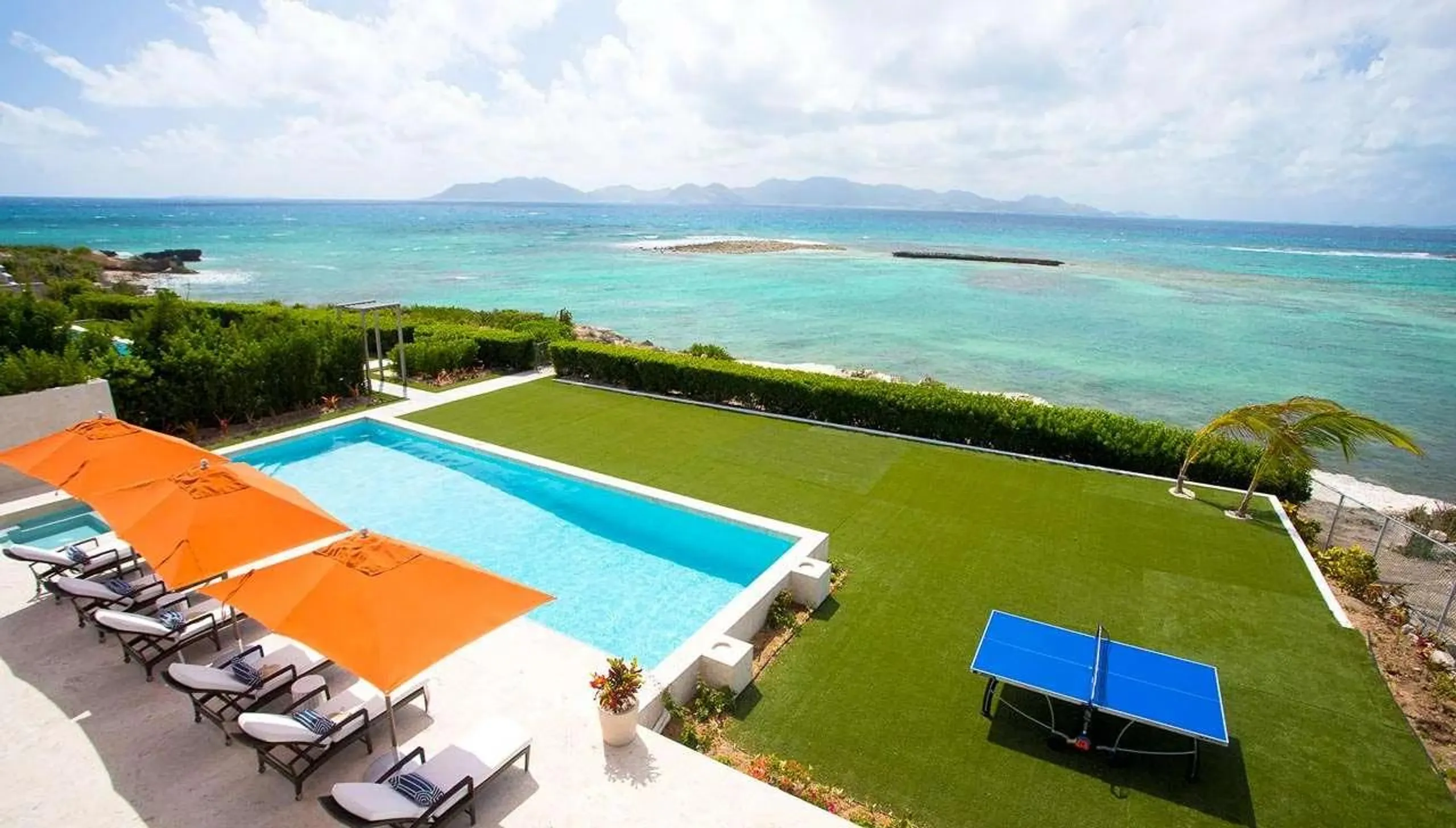 Contemporary Beachfront Villa with Invigorating Pool — photograph 5
