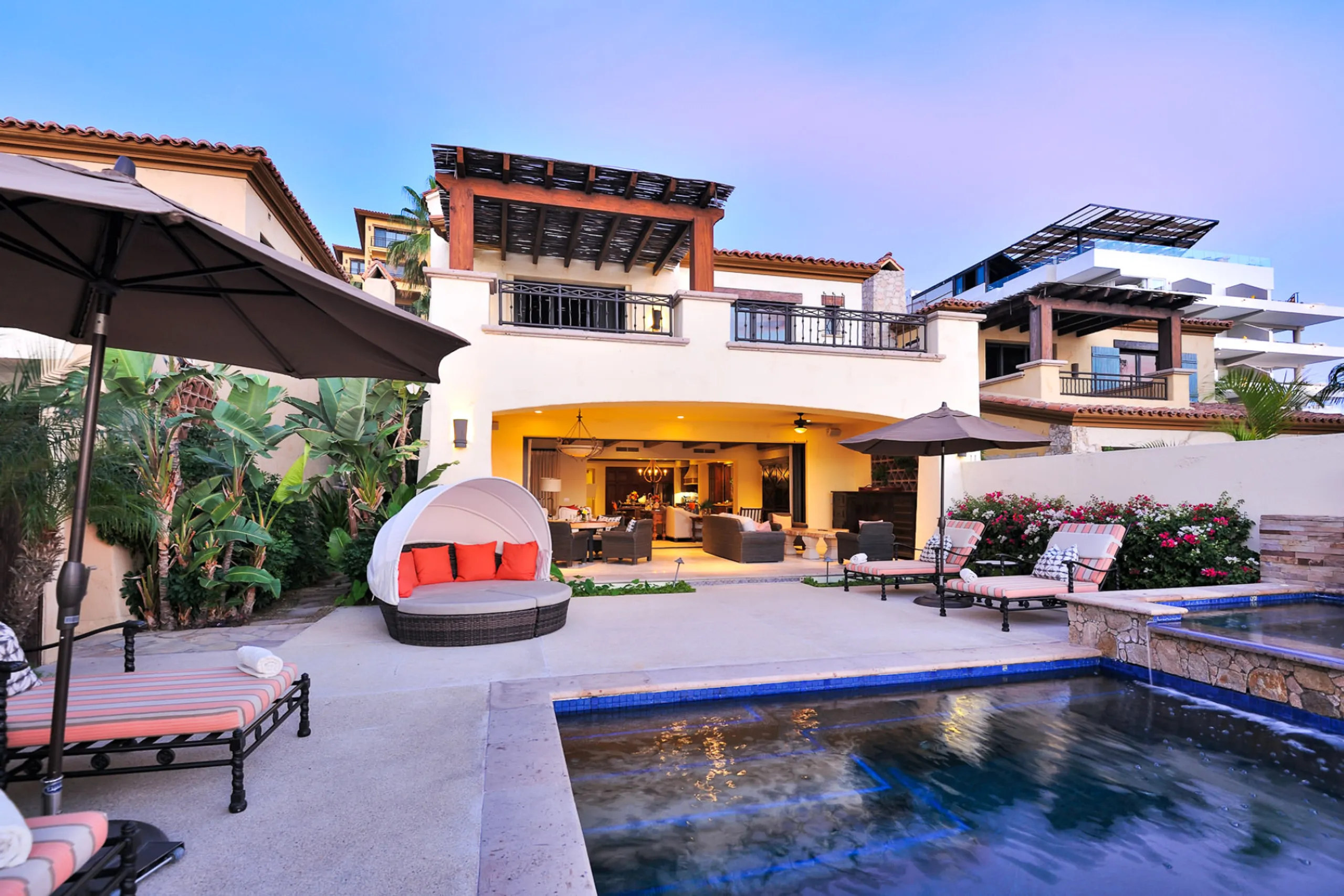 Hacienda Villa with Panoramic Ocean View and Resort Pool — photograph 2