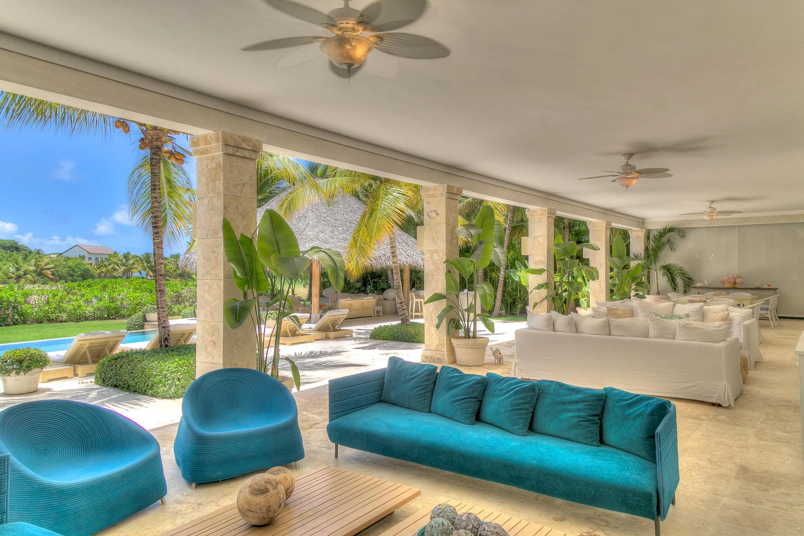 Spacious 4-Bedroom Villa with Private Pool and Art Nouveau Furnishings — photograph 9