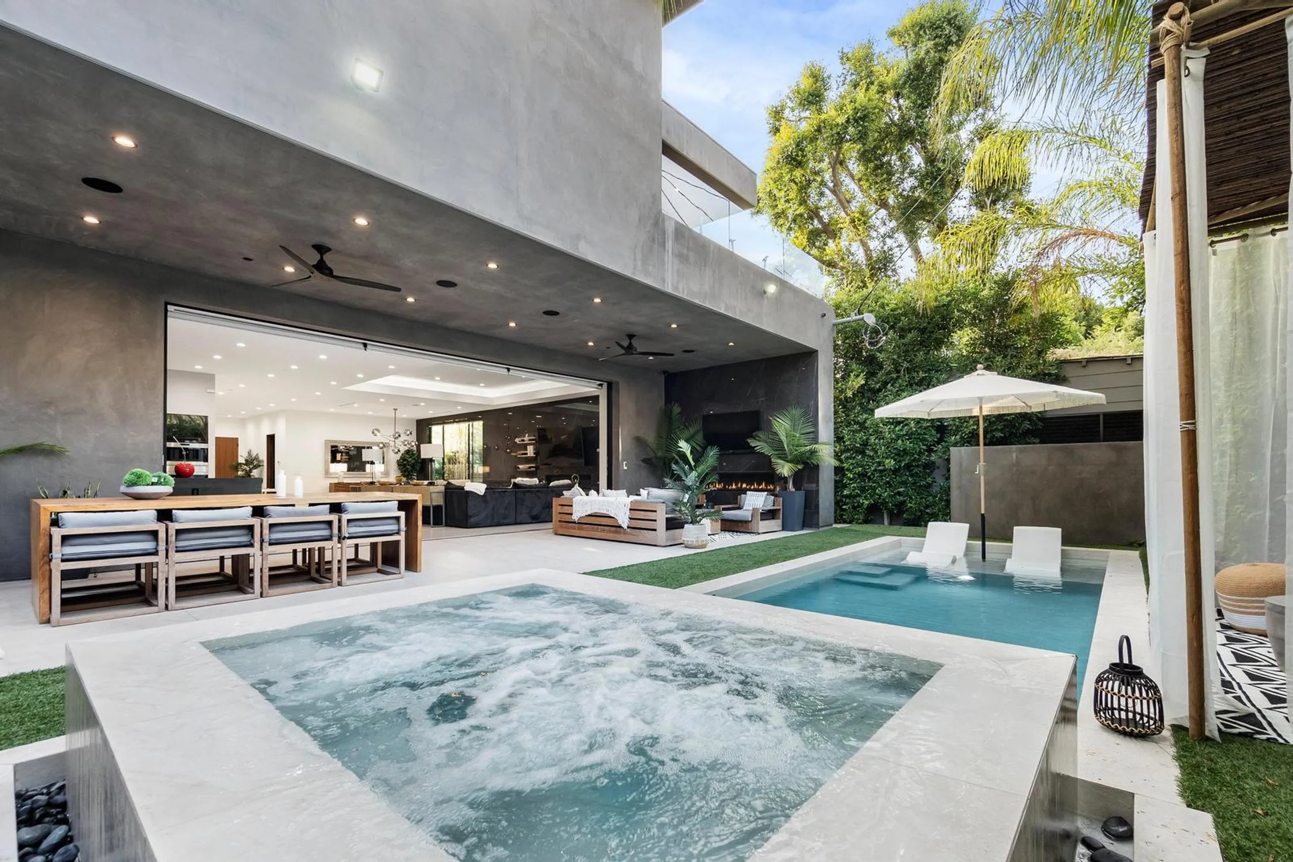 Chic West Hollywood Villa with Private Pool — photograph 2