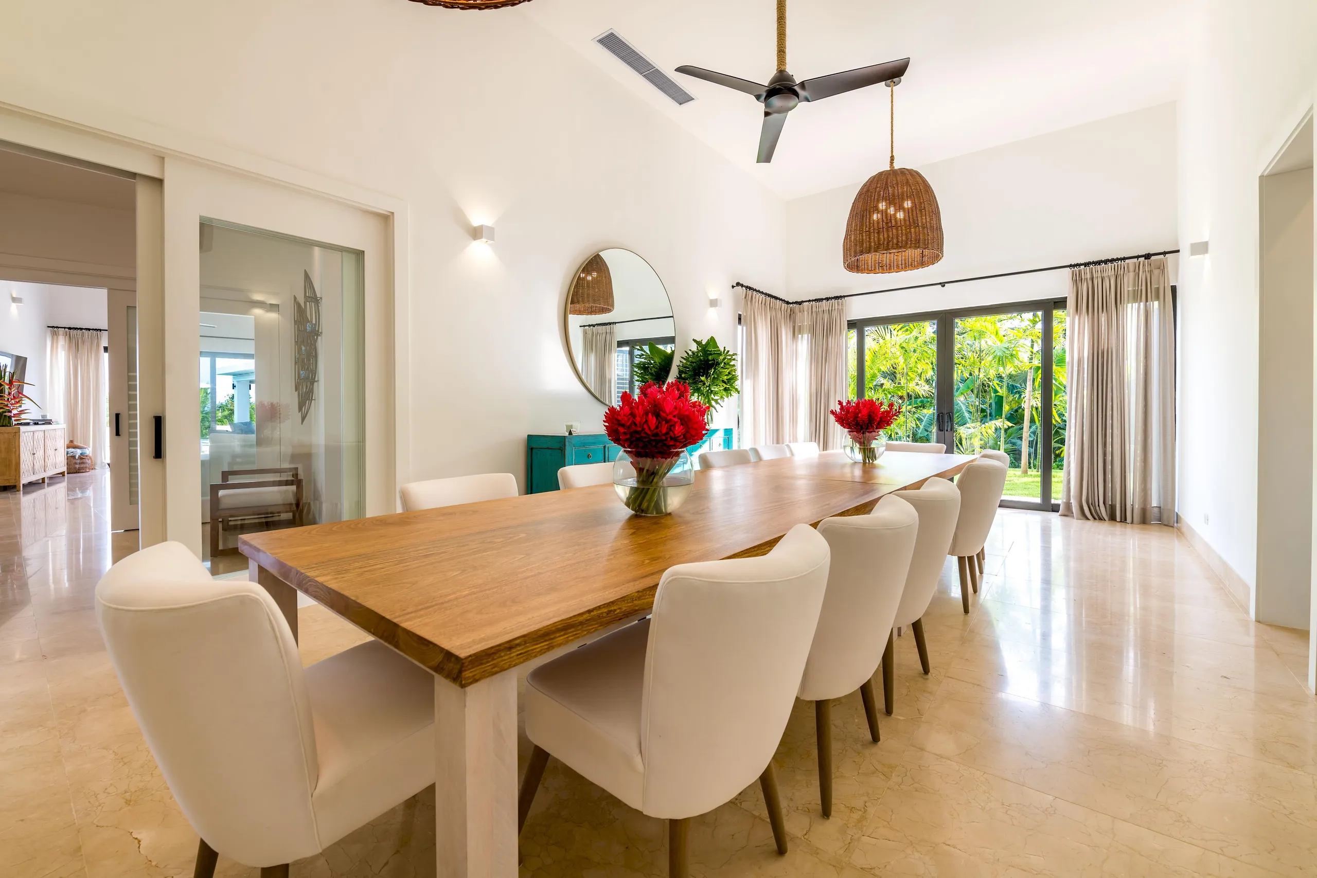 Sumptuous Paradise Estate with Private Pool and Fitness Room — photograph 6