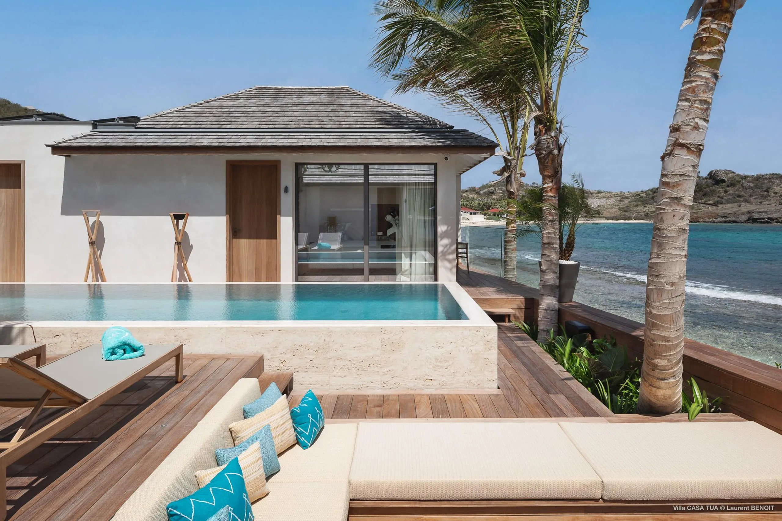 Rare St. Barth Beachfront Villa with Pool & Direct Ocean Access — photograph 4