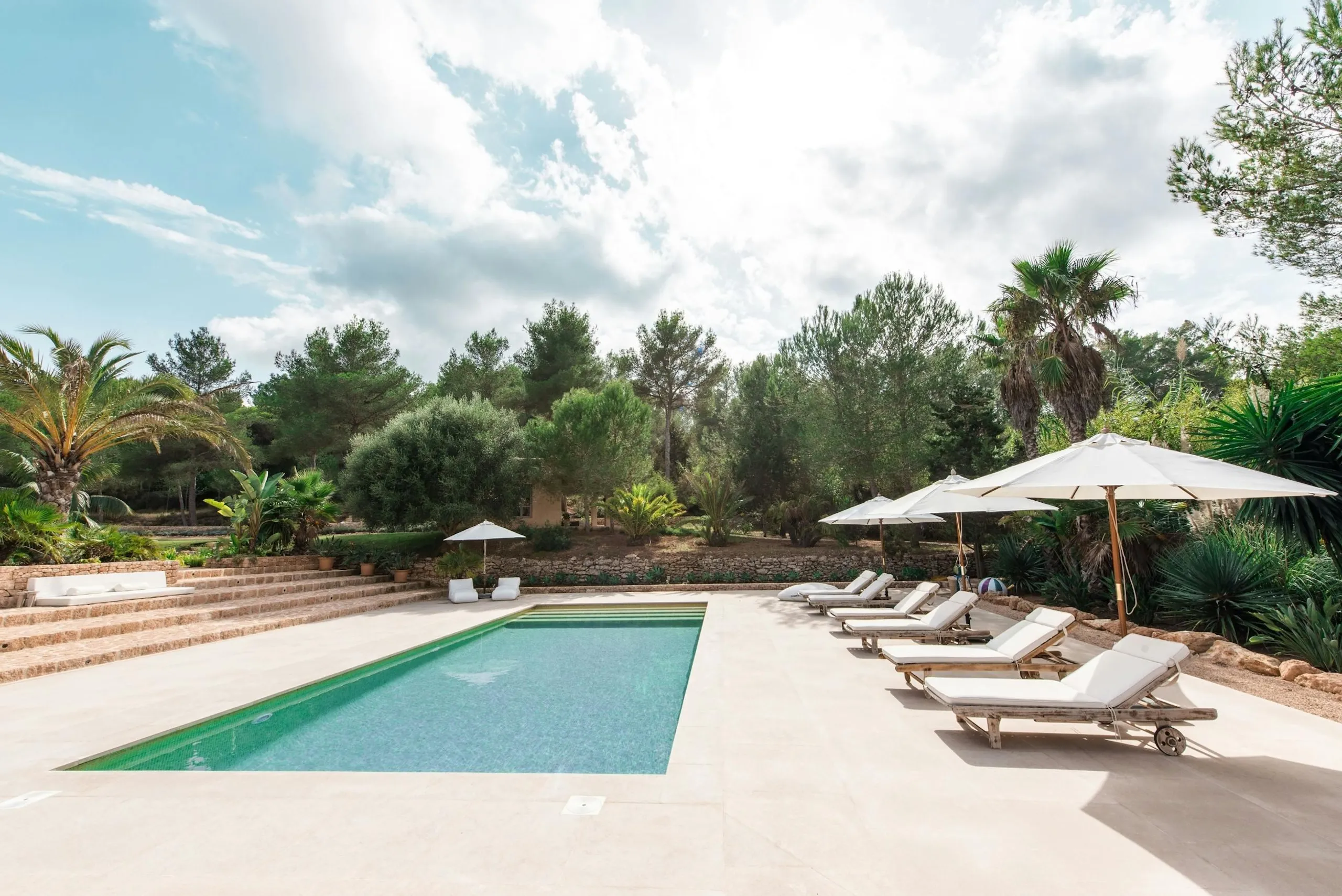 Tranquil Santa Gertudis Estate with Private Pool and Gazebo — photograph 2