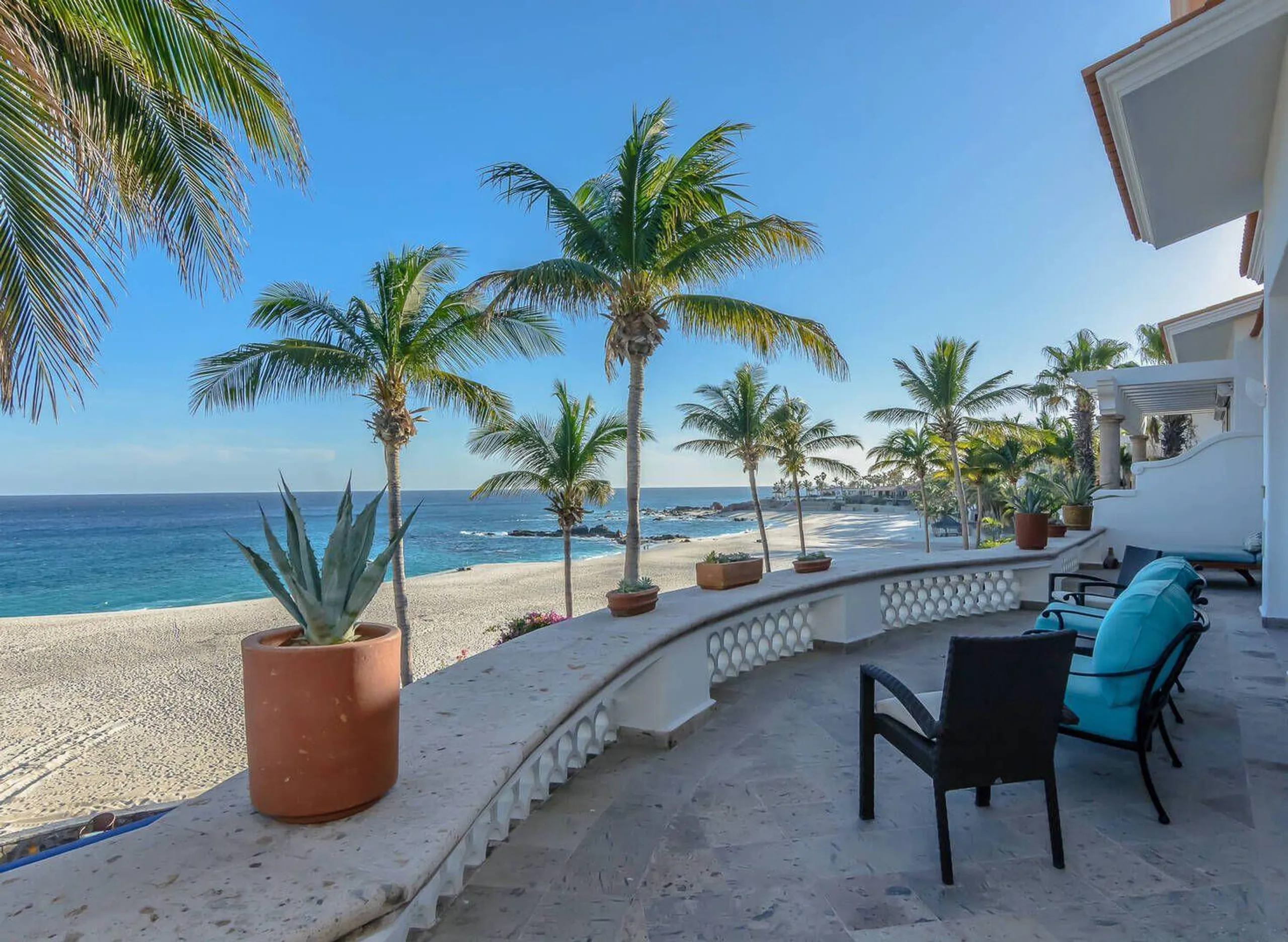 Elegant Palmilla Oceanfront Luxury Estate in VIllas Del mar with Grad Poll and Ocean Views — photograph 8