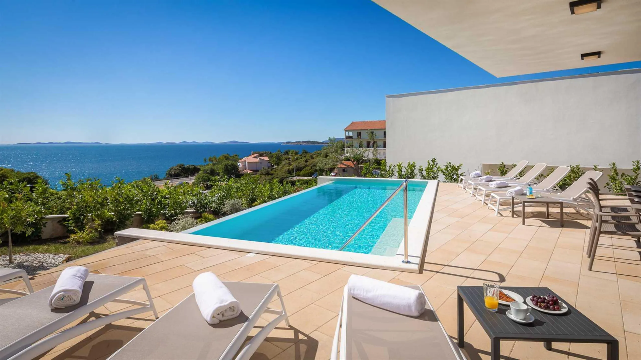 Posh Modern Villa with Private Infinity Pool and Stunning Sea Views in Primosten — photograph 8