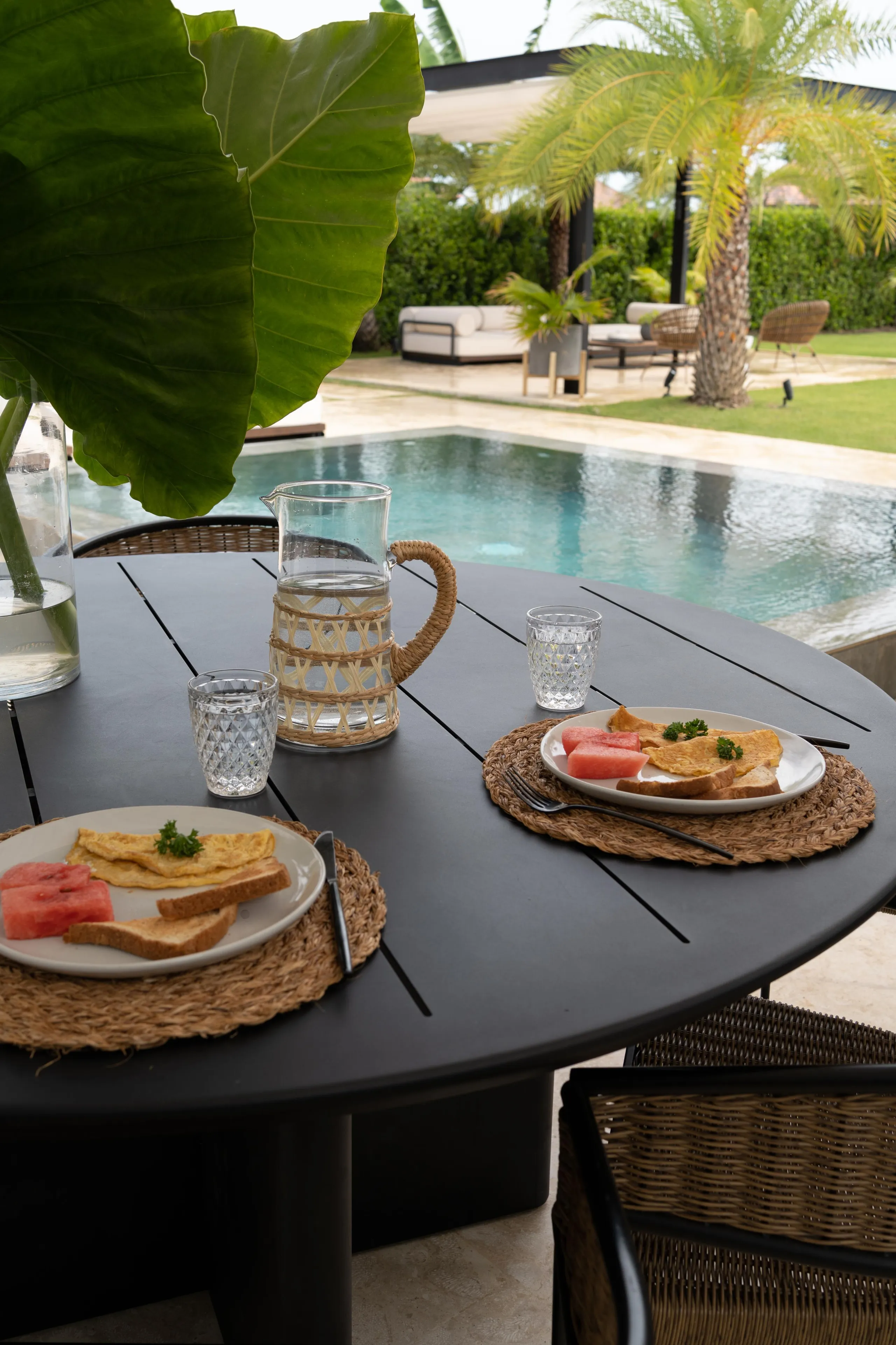 Plush 3-Bedroom with Heated Infinity Pool and Private Jacuzzi — photograph 8
