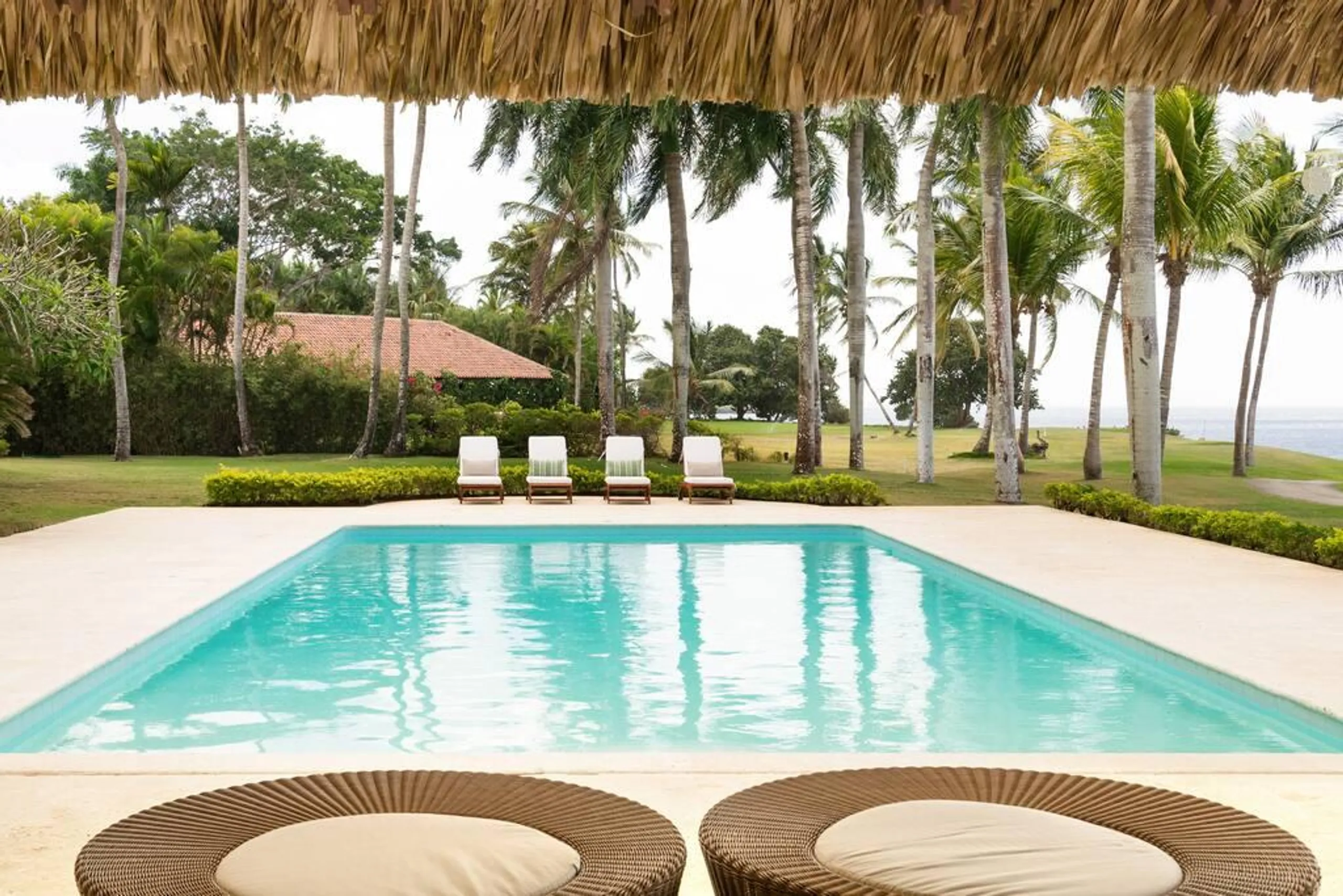 Breathtaking Oceanside Villa with Private Pool, Gazebo and Walks to Beach — photograph 9