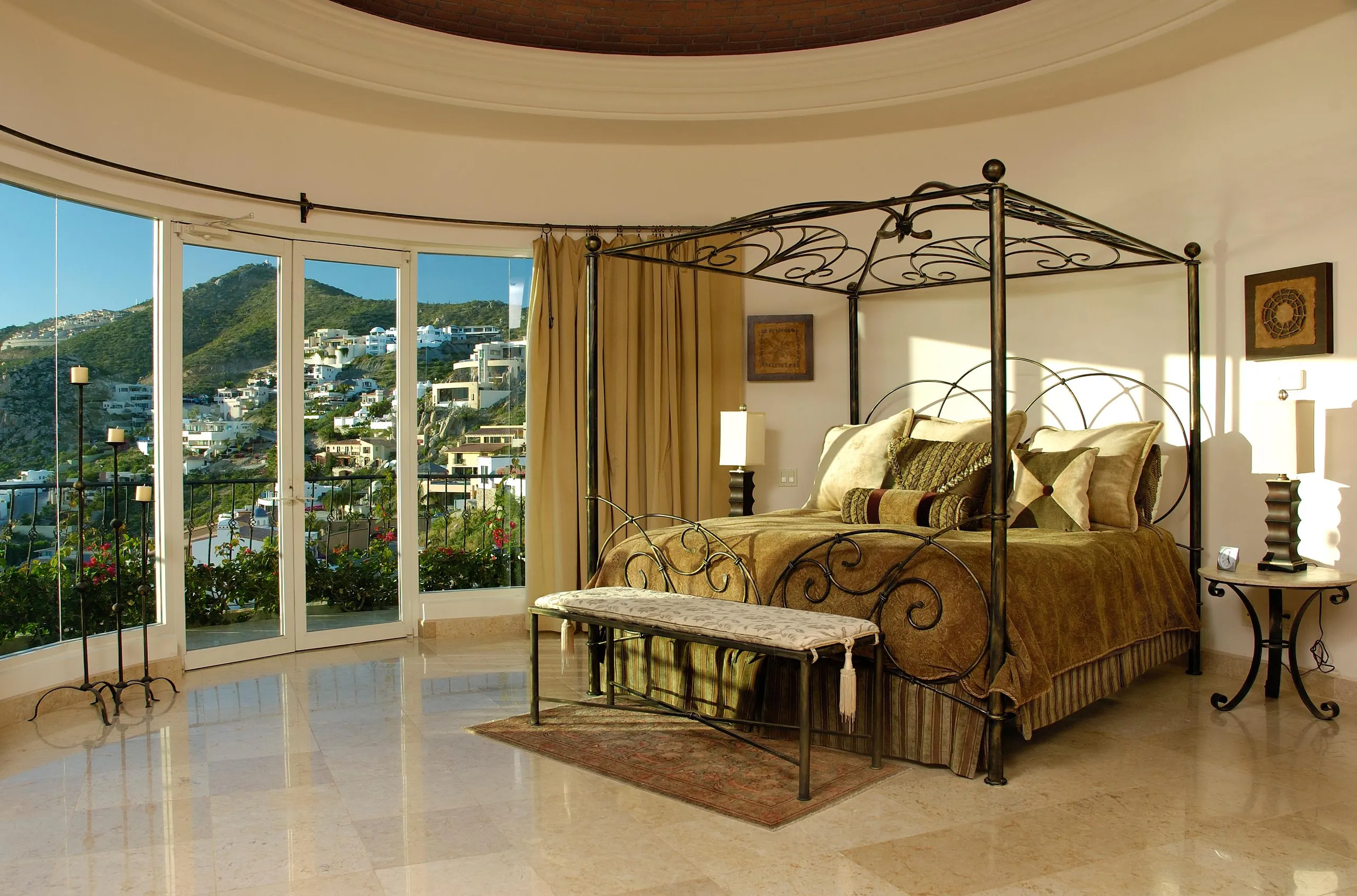 Classic Eight Bedroom Villa with Private Infinity Pool and Panoramic Pacific Views — photograph 10