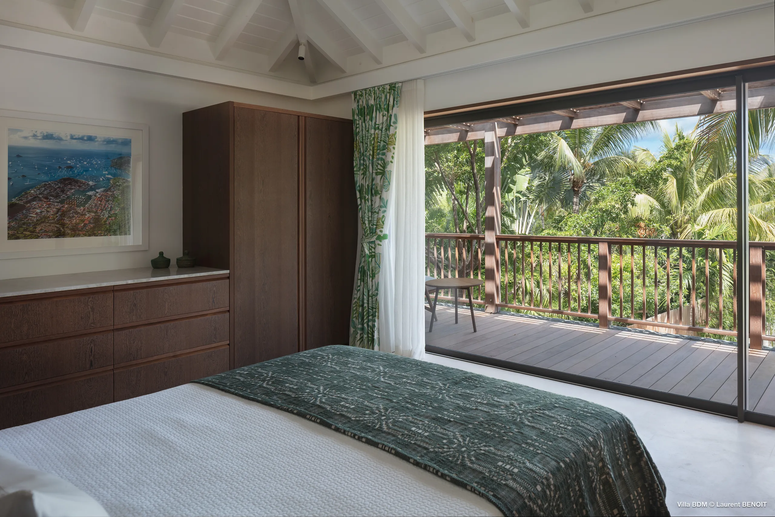 Modern St. Jean Beachfront Villa with Private Pool & Sea Views — photograph 9
