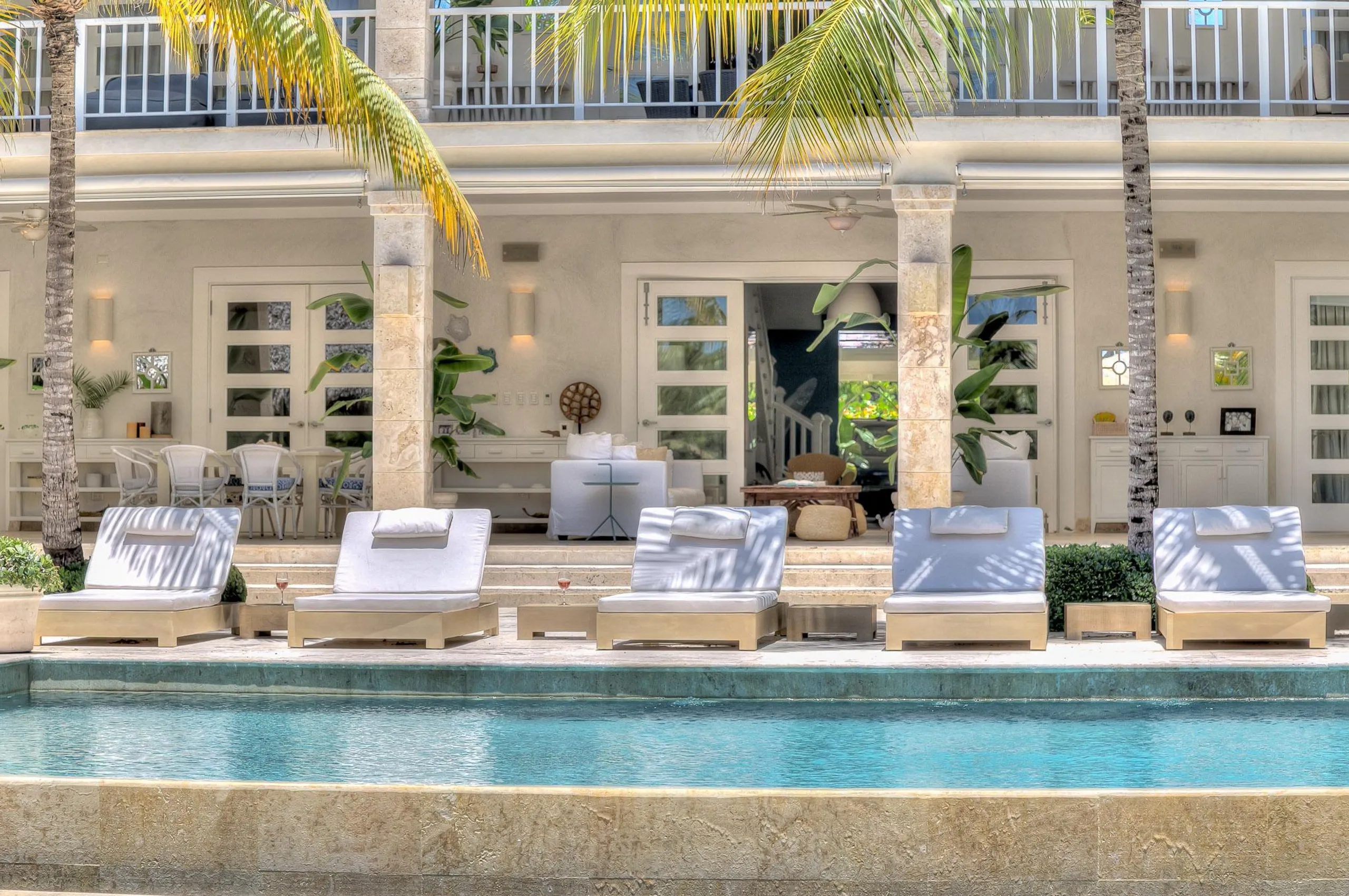 Spacious 4-Bedroom Villa with Private Pool and Art Nouveau Furnishings — photograph 3