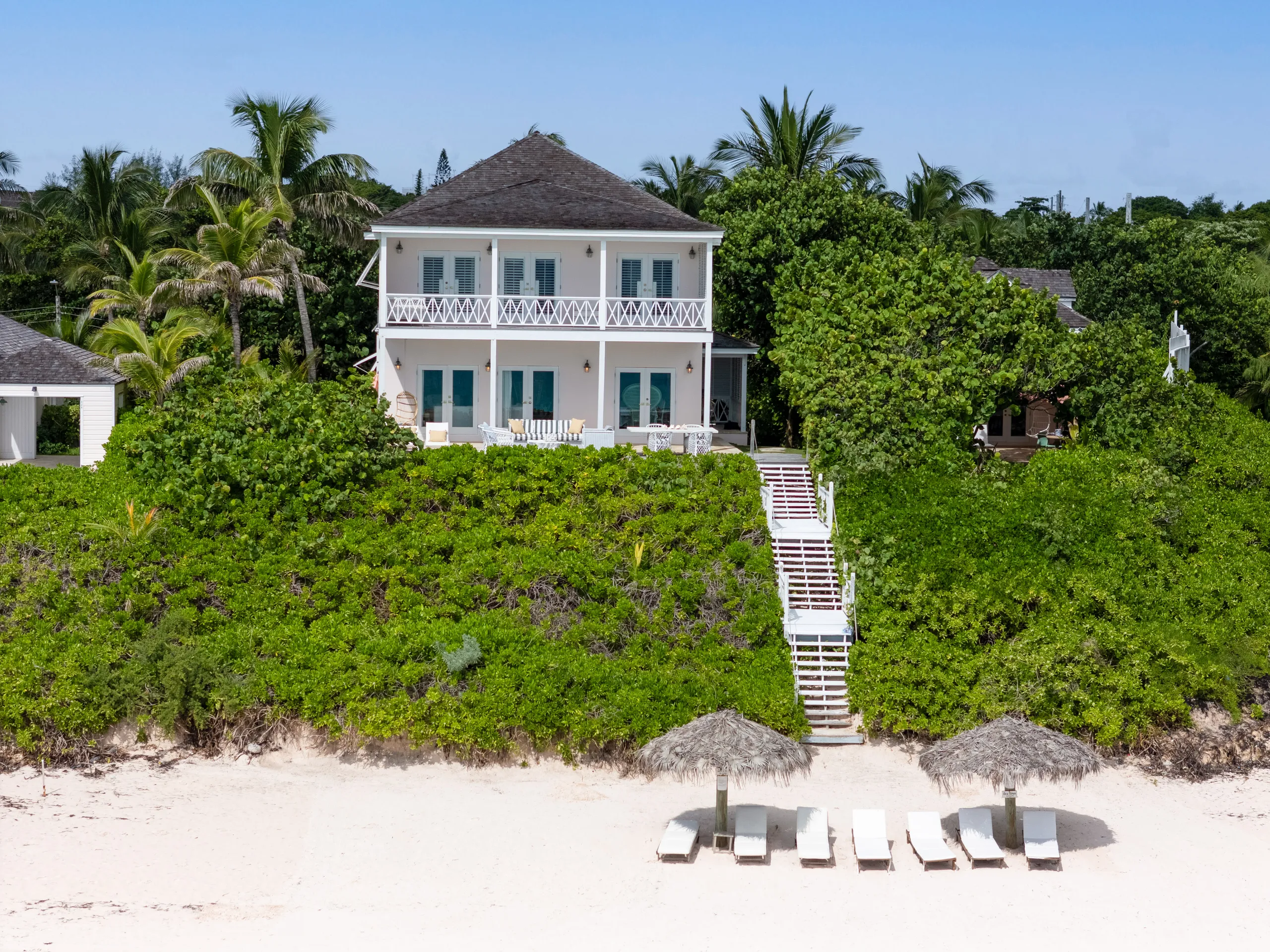 Meticulously Decorated Harbour Island Villa with Private Pool on Pink Sands — photograph 10