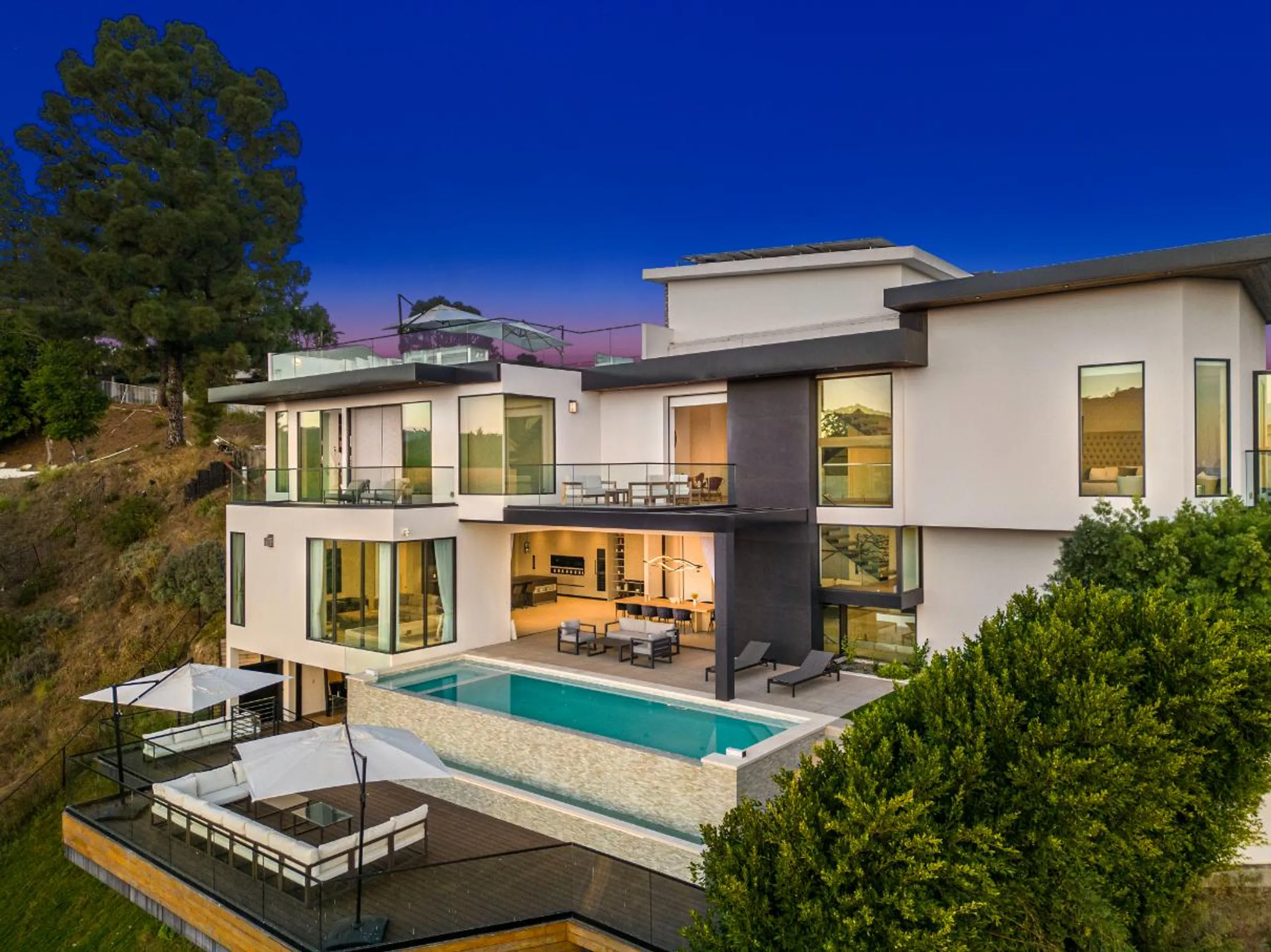 Grand Bel AIr Luxury Modern Estate with Infinity Pool and Panoramic Views — photograph 3